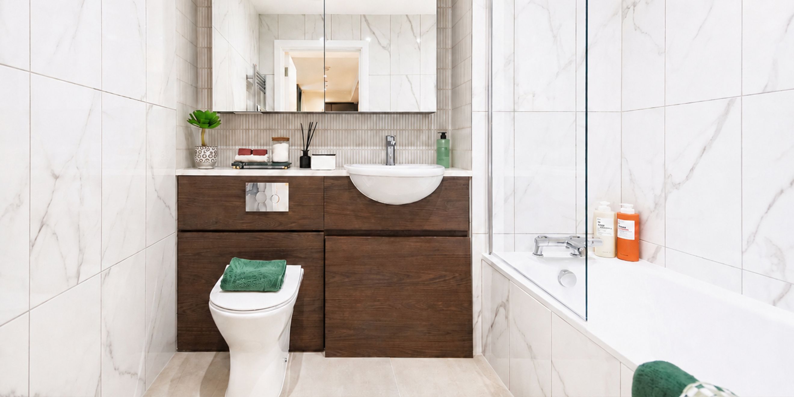 A bathroom with a toilet, sink, and bathtub.