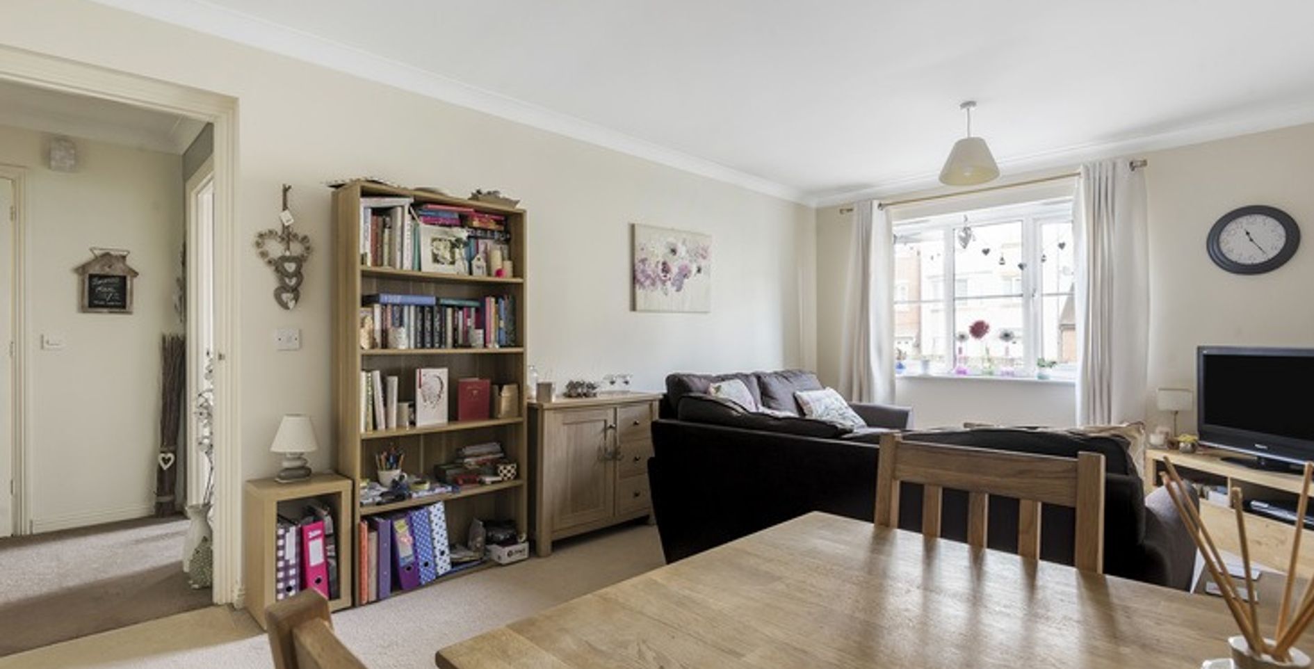 WD23 2NX 1 bedroom apartment in Bushey Share to Buy