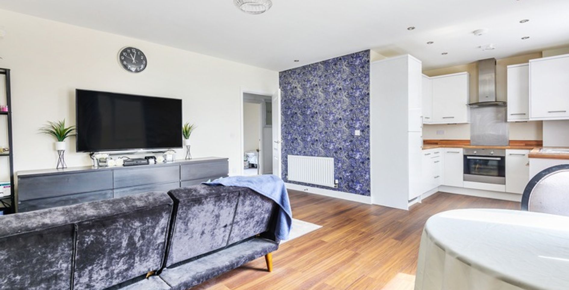 KT15 2FU 2 bedroom apartment in Addlestone Share to Buy