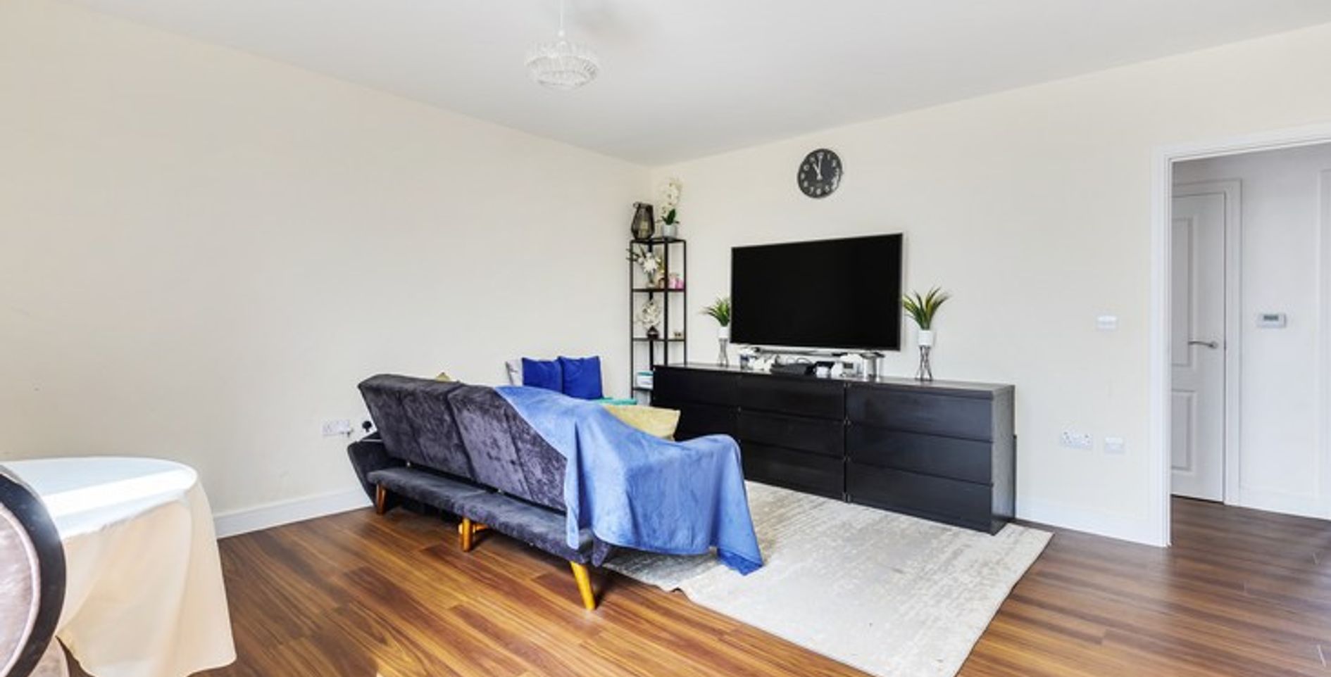 KT15 2FU 2 bedroom apartment in Addlestone Share to Buy