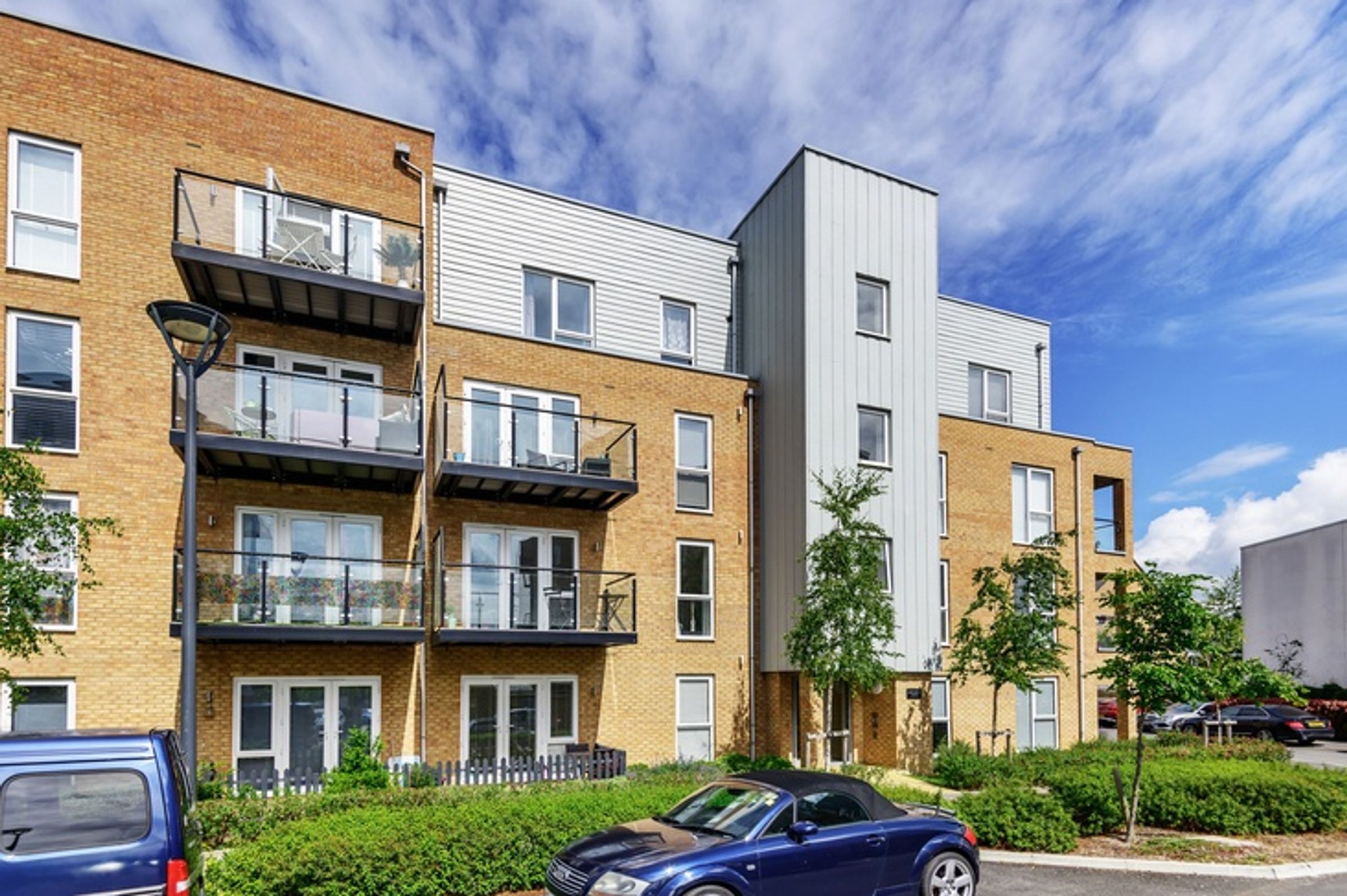 KT15 2FU 2 bedroom apartment in Addlestone Share to Buy