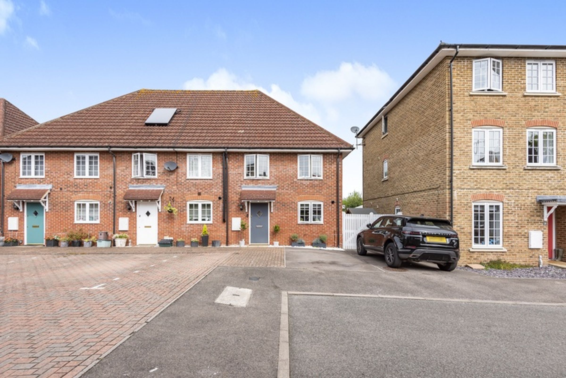 HP10 0FD 3 bedroom house in High Share to Buy