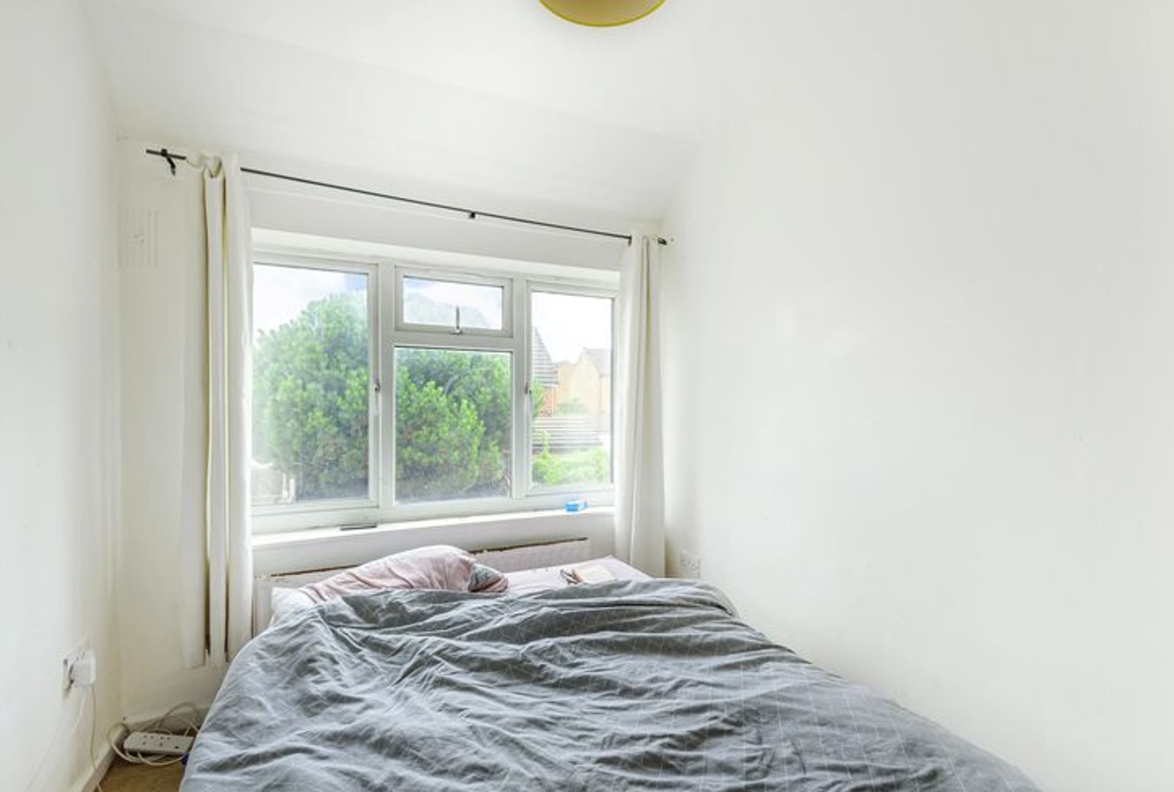 RM9 6BX 2 bedroom house in Dagenham Share to Buy