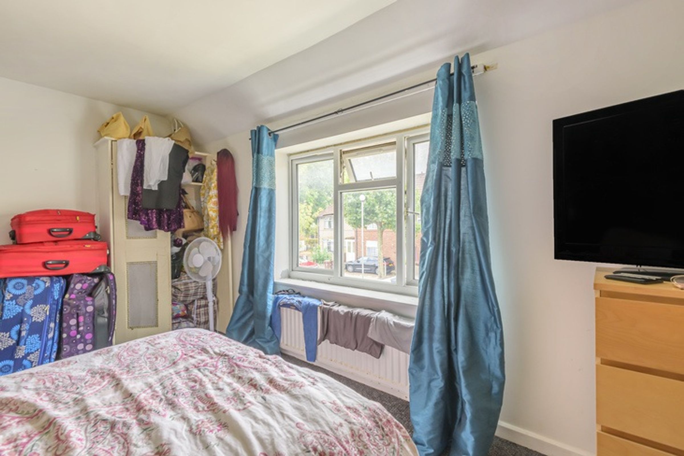 RM9 6BX 2 bedroom house in Dagenham Share to Buy