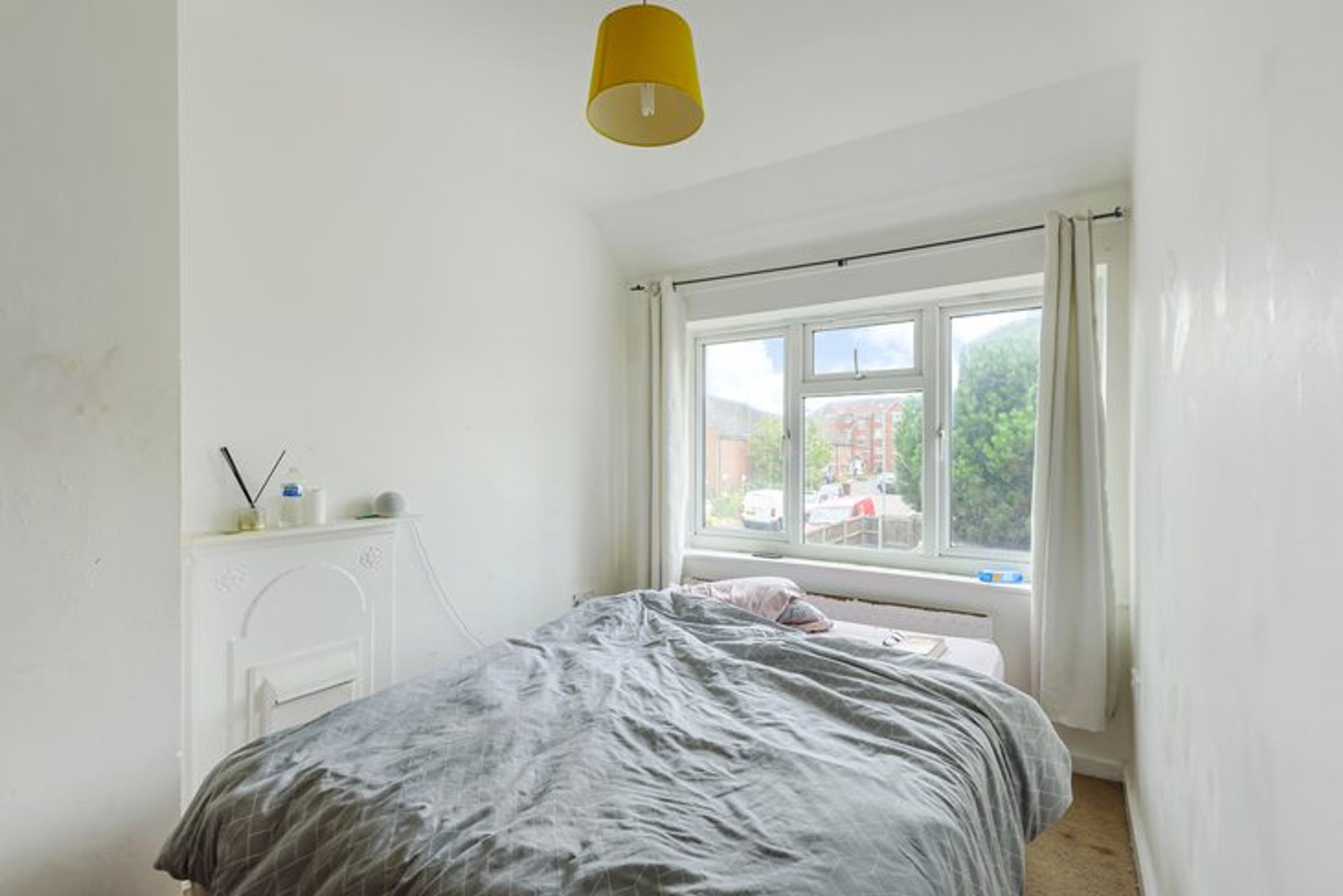 RM9 6BX 2 bedroom house in Dagenham Share to Buy