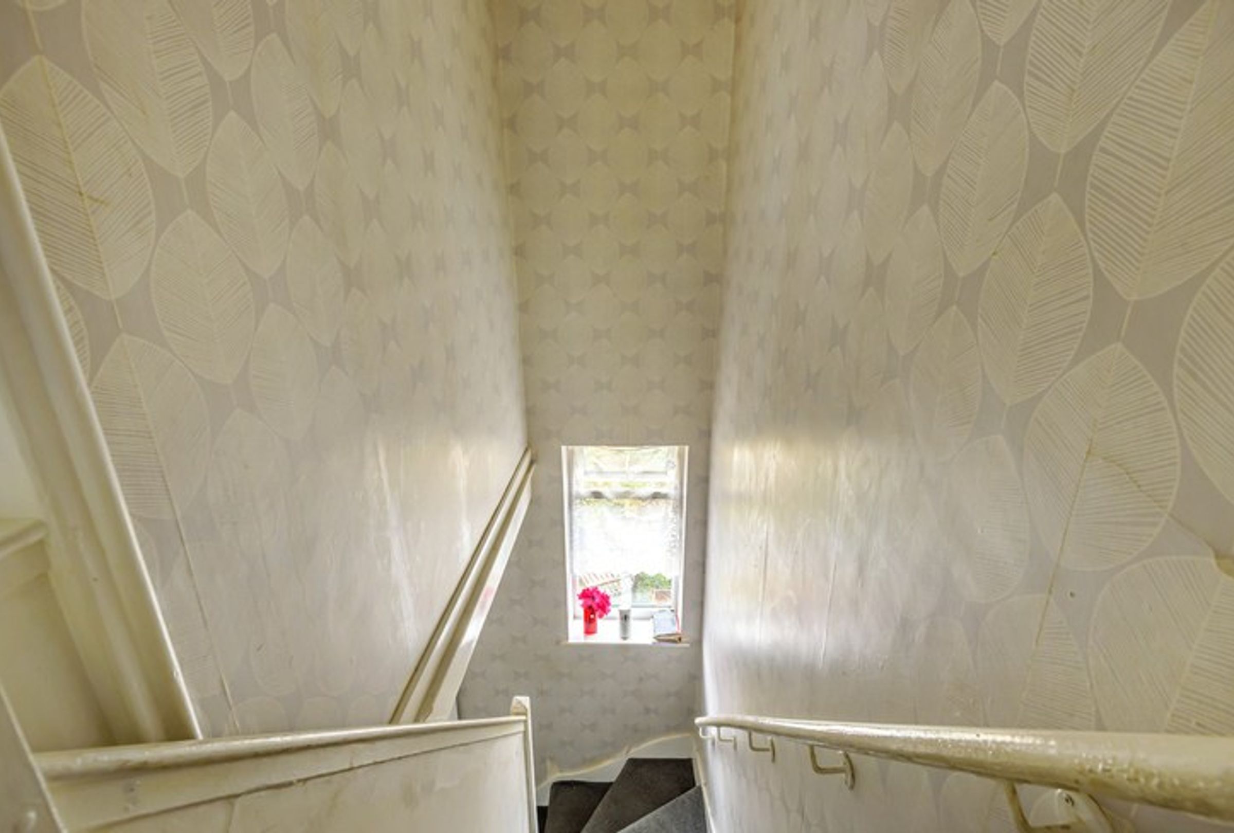 RM9 6BX 2 bedroom house in Dagenham Share to Buy