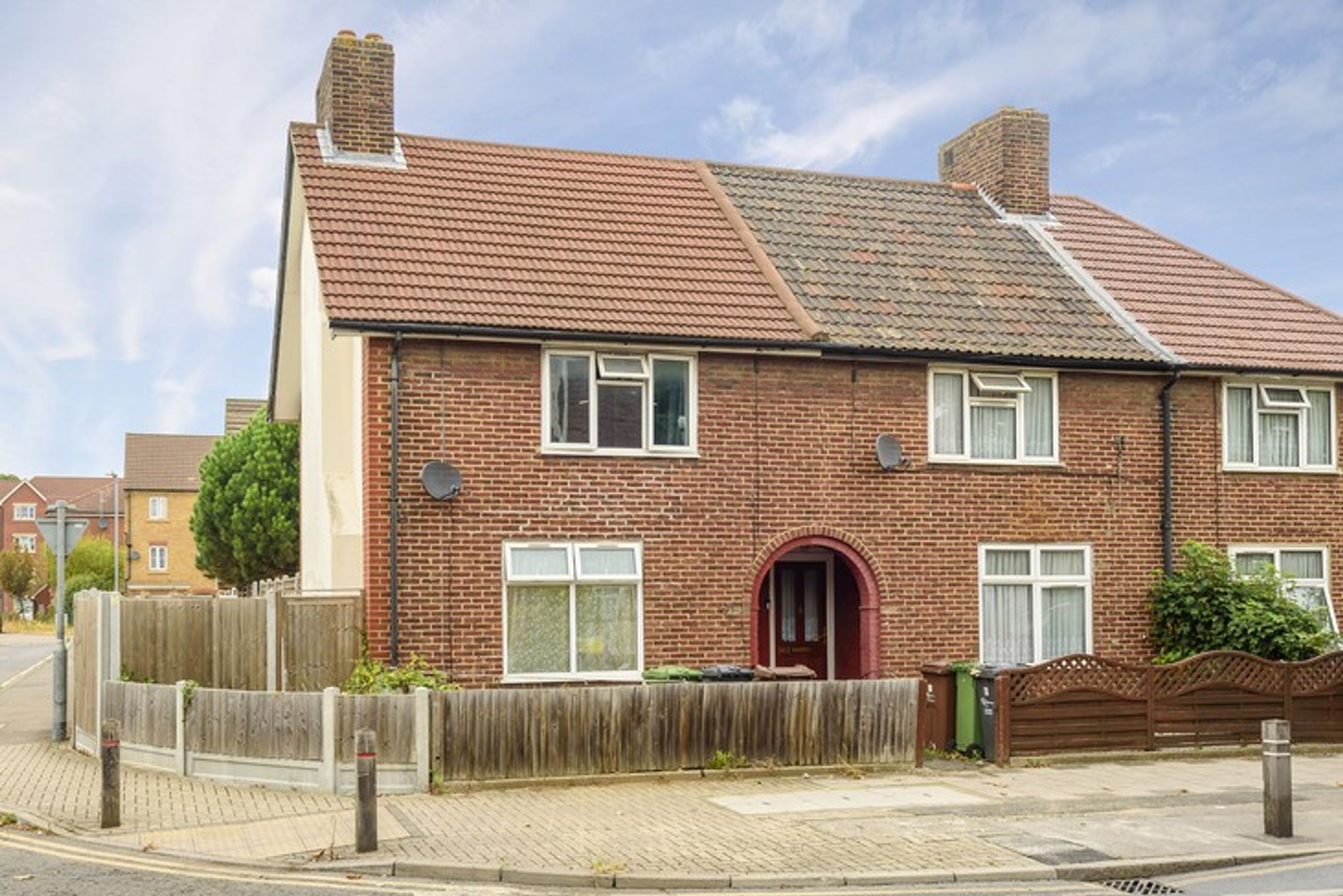 RM9 6BX 2 bedroom house in Dagenham Share to Buy