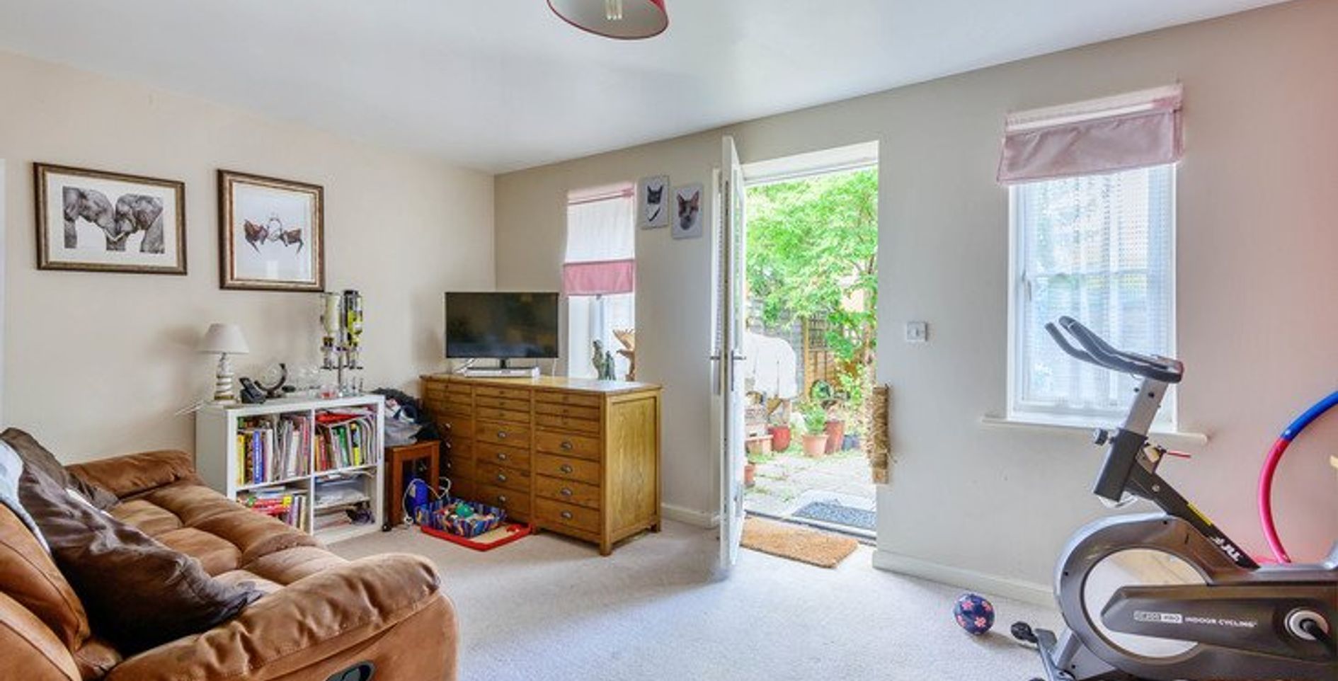 RH6 9FB 3 bedroom house in Horley Share to Buy