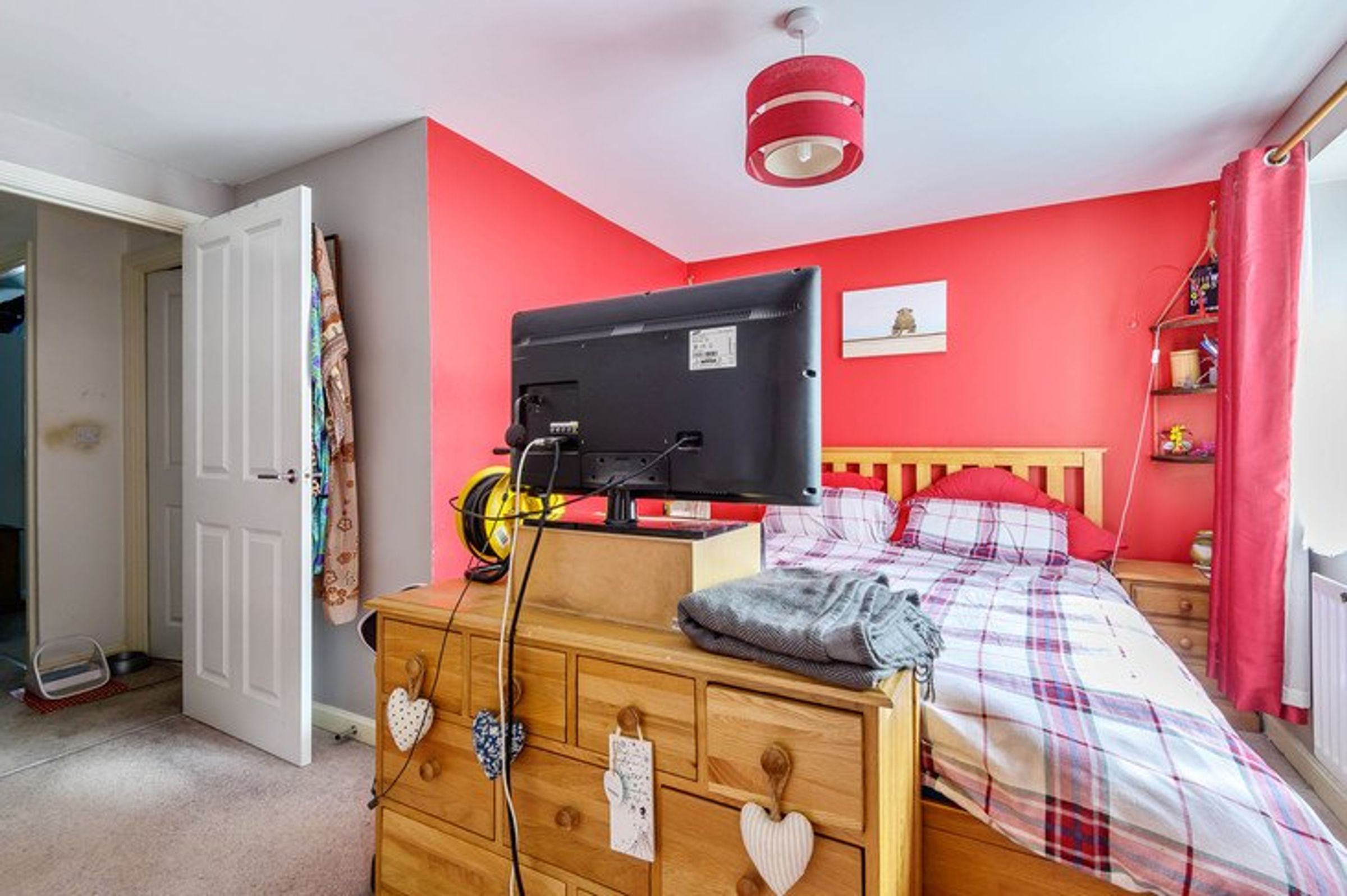 RH6 9FB 3 bedroom house in Horley Share to Buy