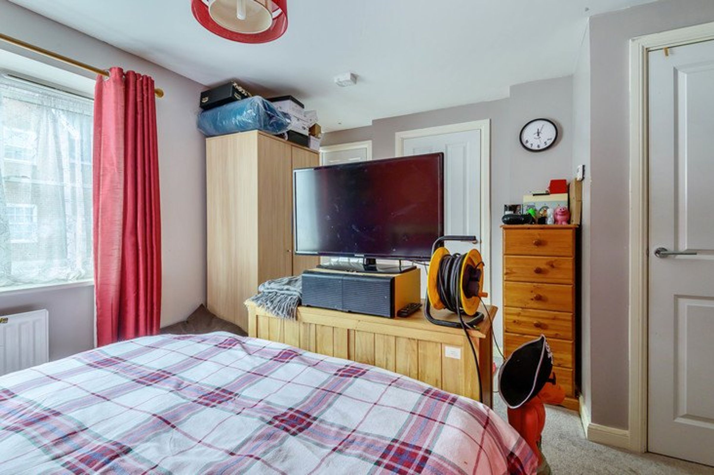 RH6 9FB 3 bedroom house in Horley Share to Buy