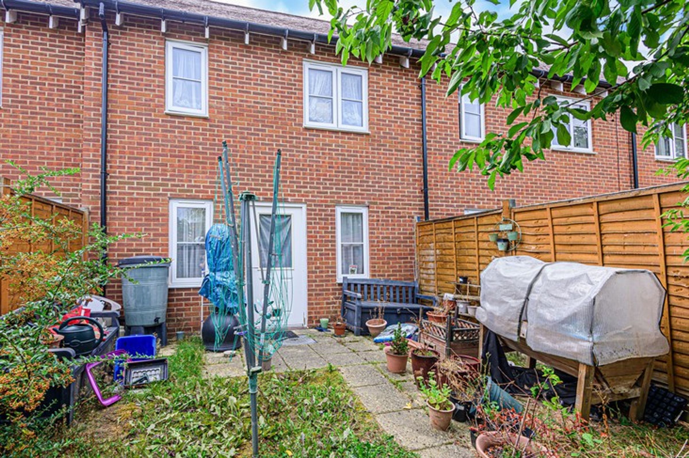 RH6 9FB 3 bedroom house in Horley Share to Buy