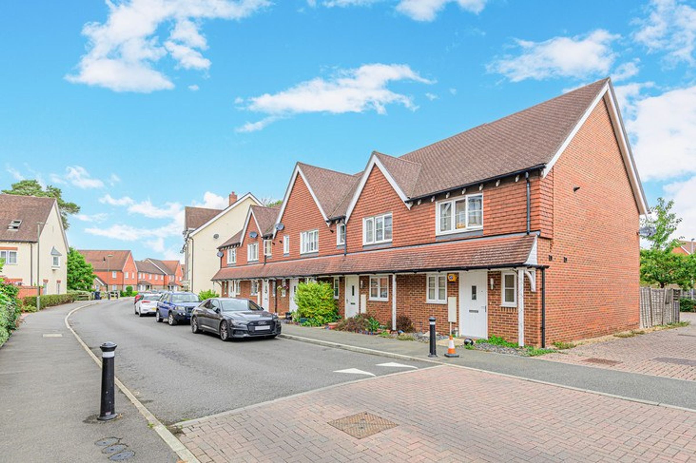 RH6 9FB 3 bedroom house in Horley Share to Buy