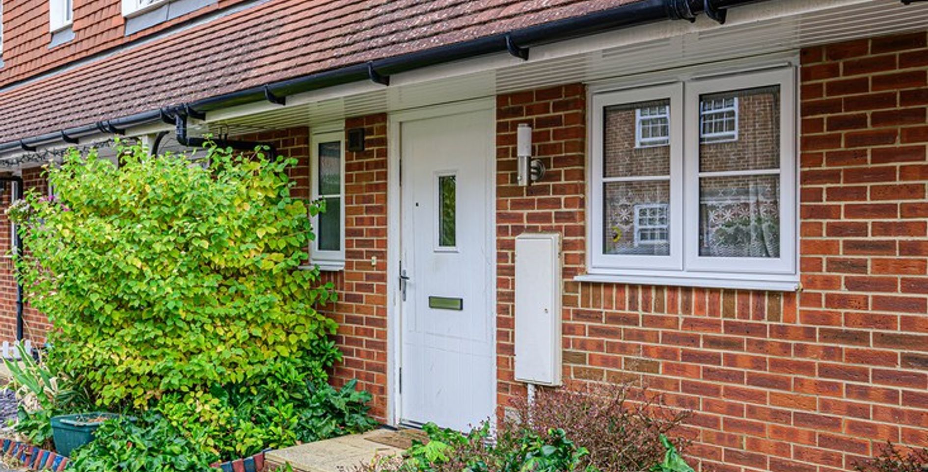 RH6 9FB 3 bedroom house in Horley Share to Buy