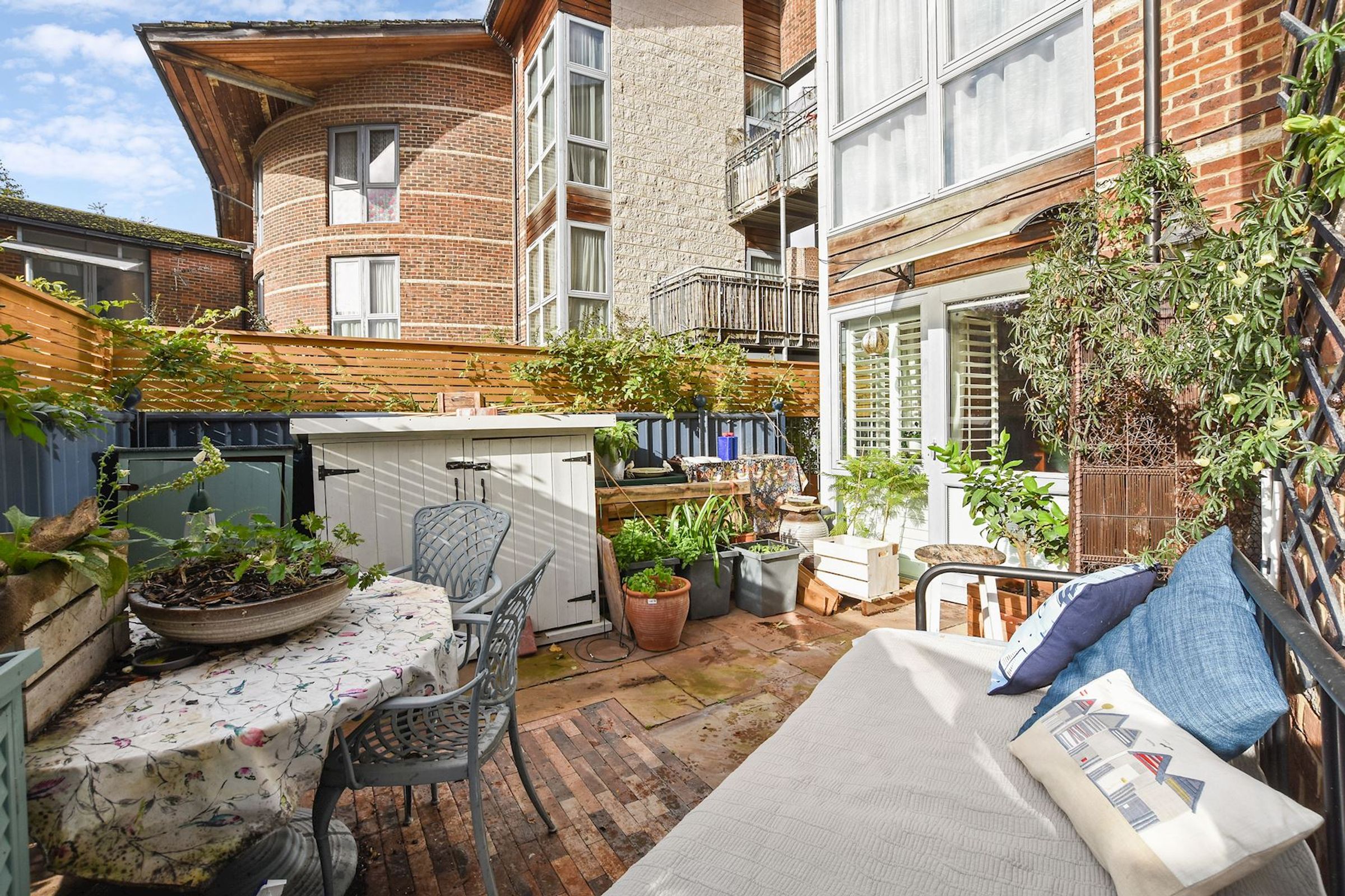 NW9 5BF 2 bedroom apartment in Share to Buy