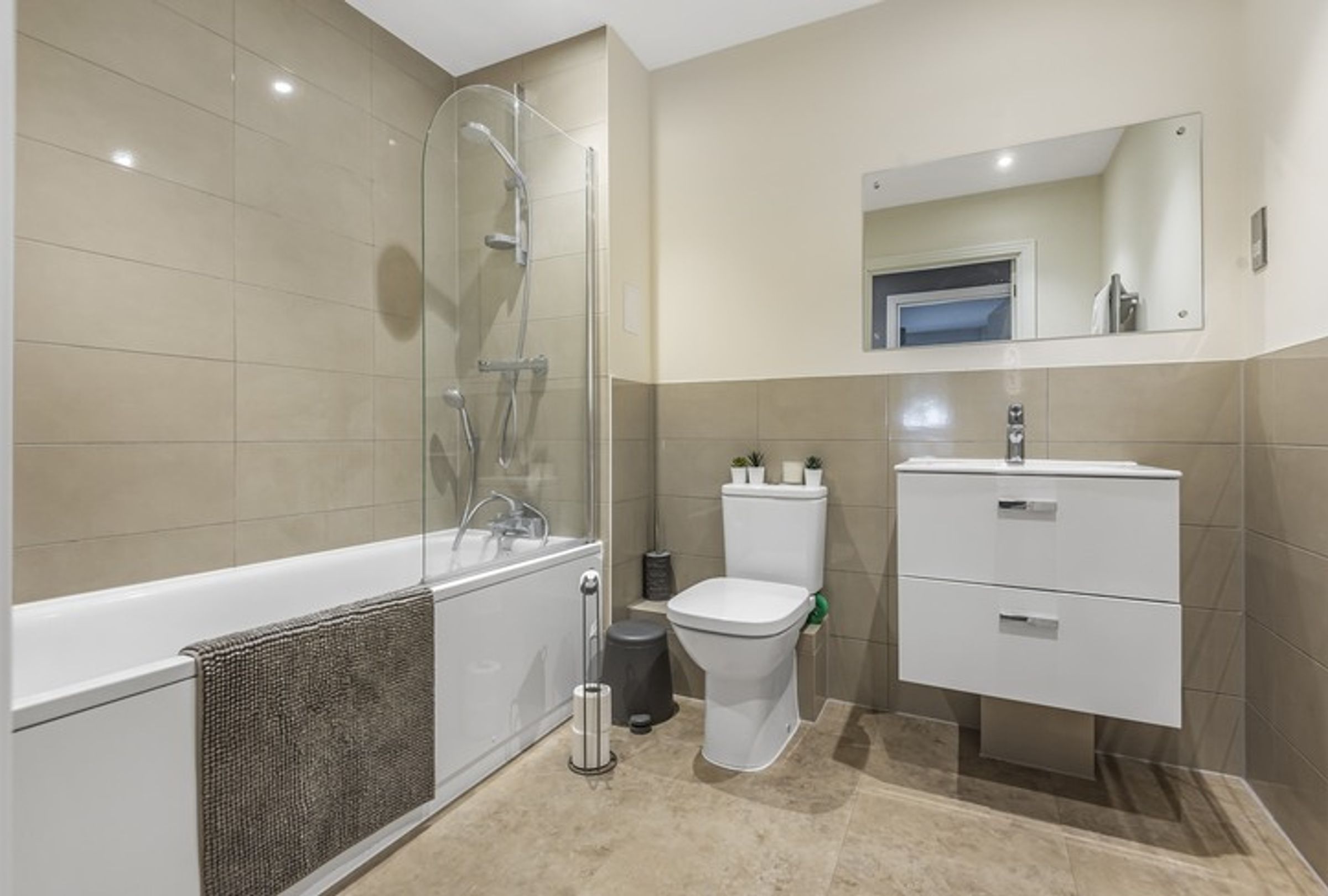 AL7 1GR 2 bedroom apartment in Welwyn Garden City Share to Buy