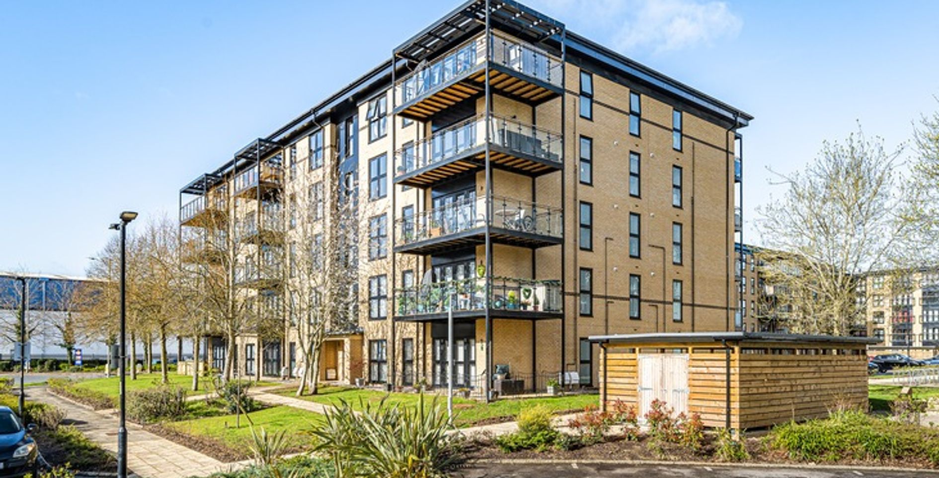 AL7 1GR 2 bedroom apartment in Welwyn Garden City Share to Buy