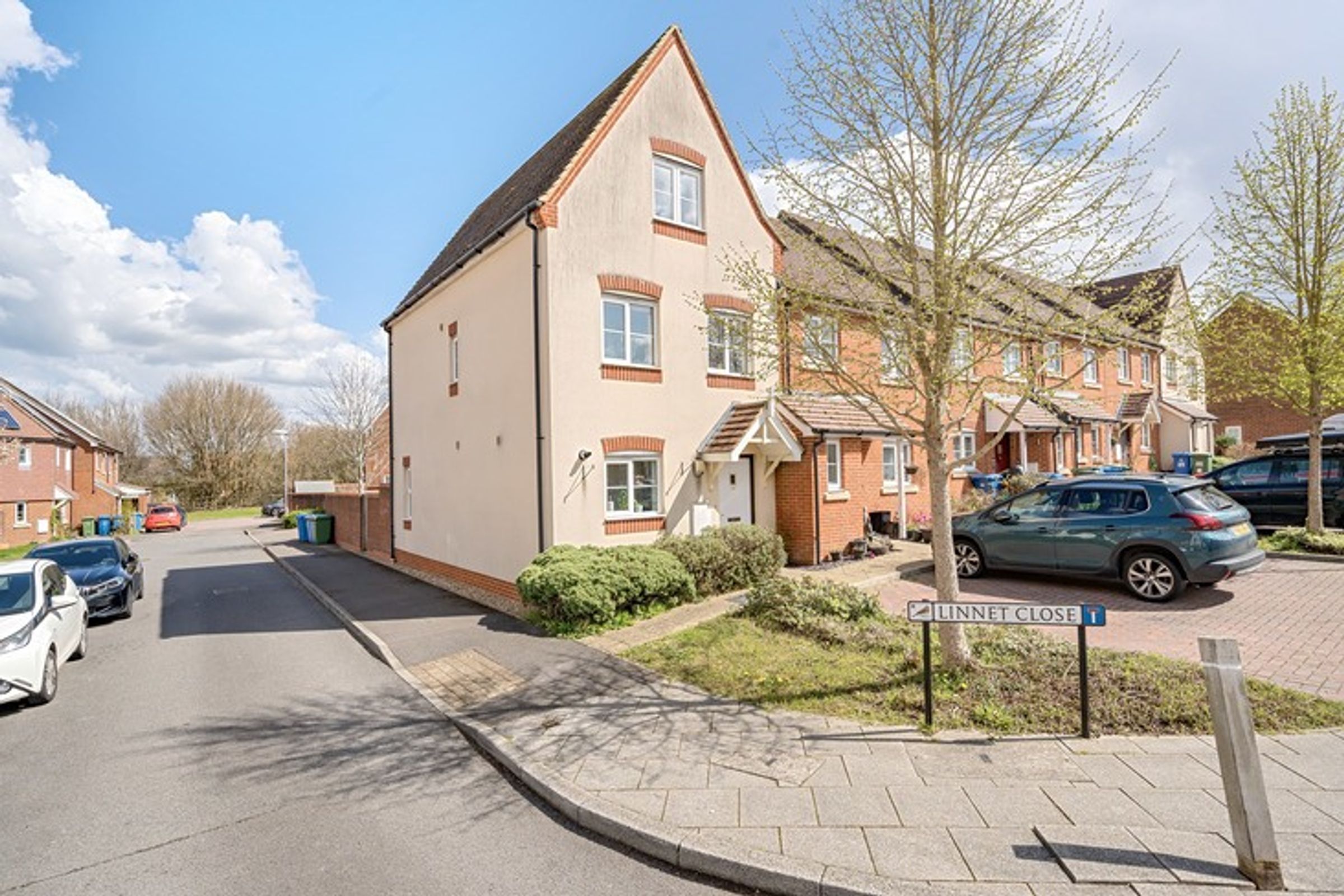 RG12 8BD 4 bedroom house in Bracknell Share to Buy