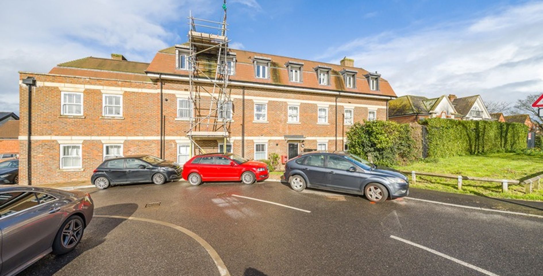 KT11 1FA 1 bedroom apartment in Cobham Share to Buy