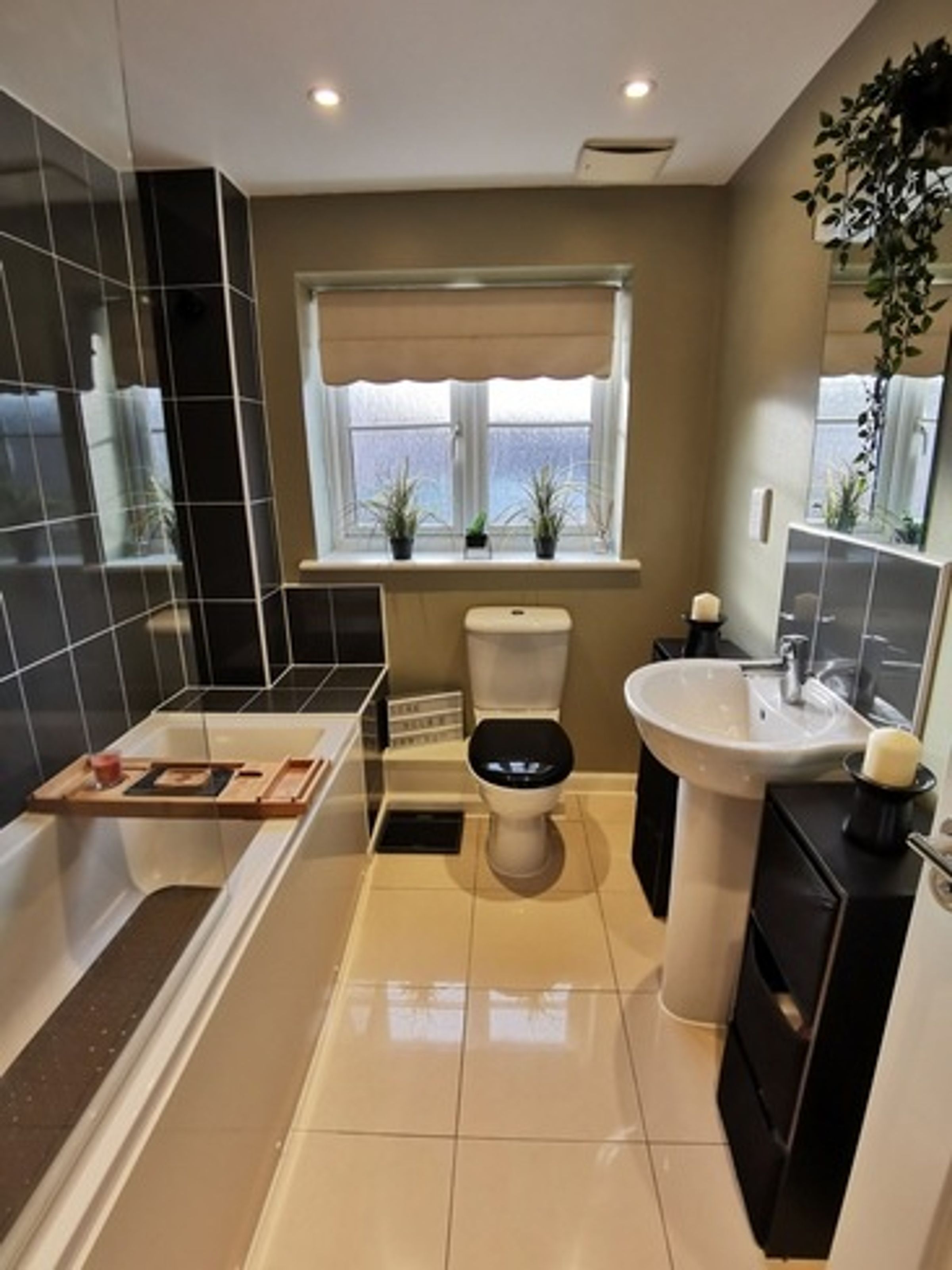 RH6 9FB 3 bedroom house in Horley Share to Buy