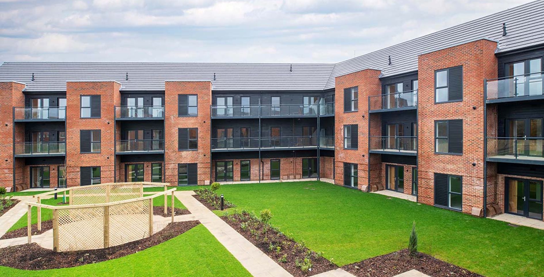 Monaveen, PO20 3AR 2 bed apartment in Eastergate West Sussex