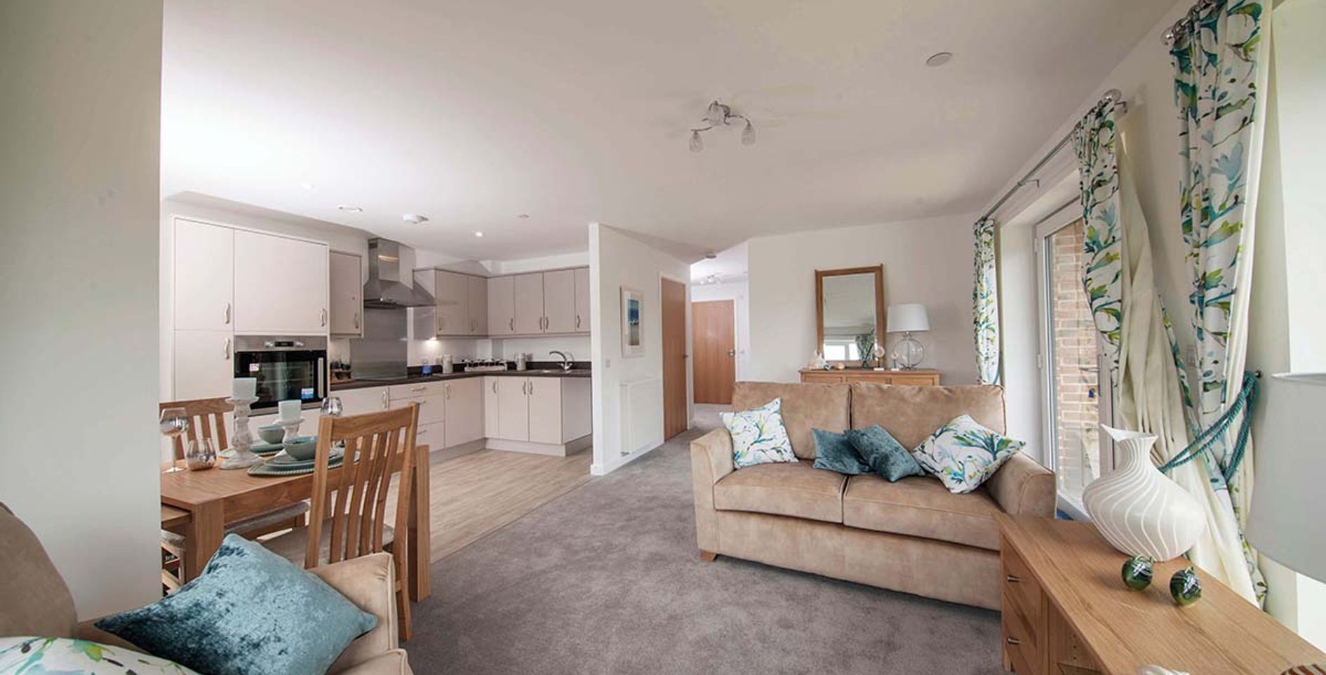 Monaveen, PO20 3AR 2 bed apartment in Eastergate West Sussex
