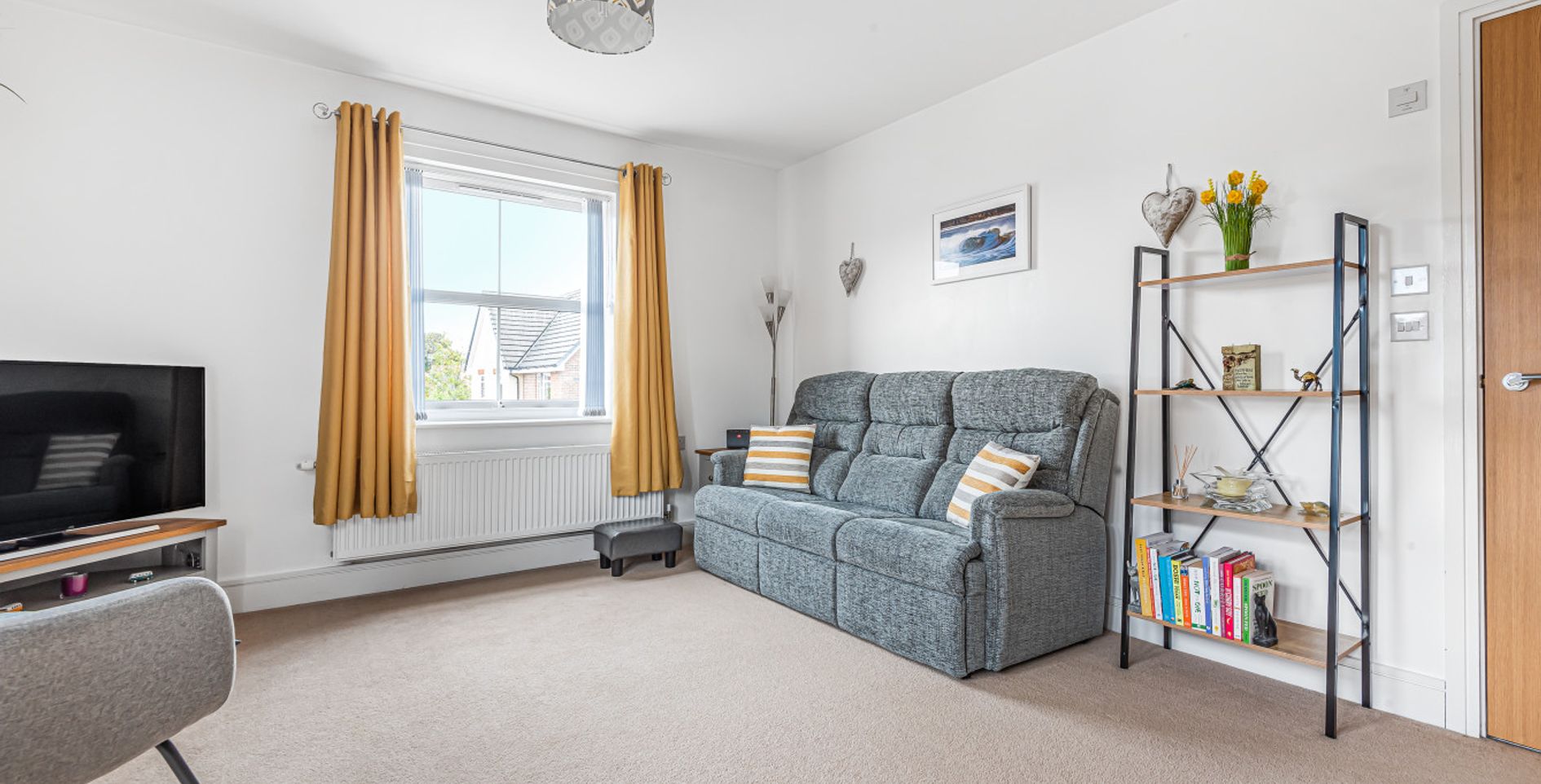 GU14 6FZ 2 bedroom apartment in Farnborough Hampshire Share to Buy