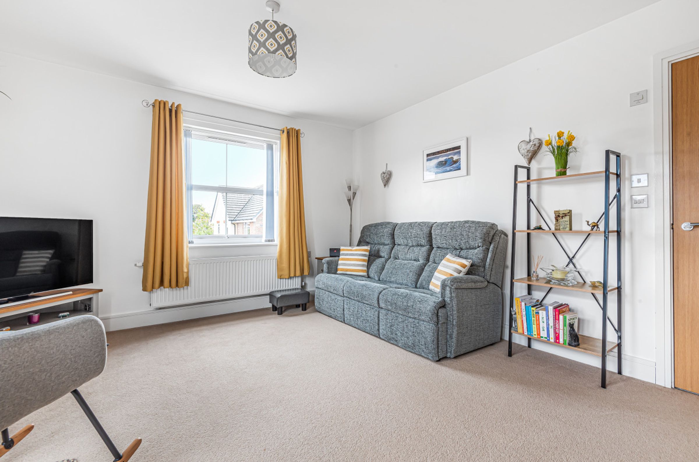 GU14 6FZ 2 bedroom apartment in Farnborough Hampshire Share to Buy