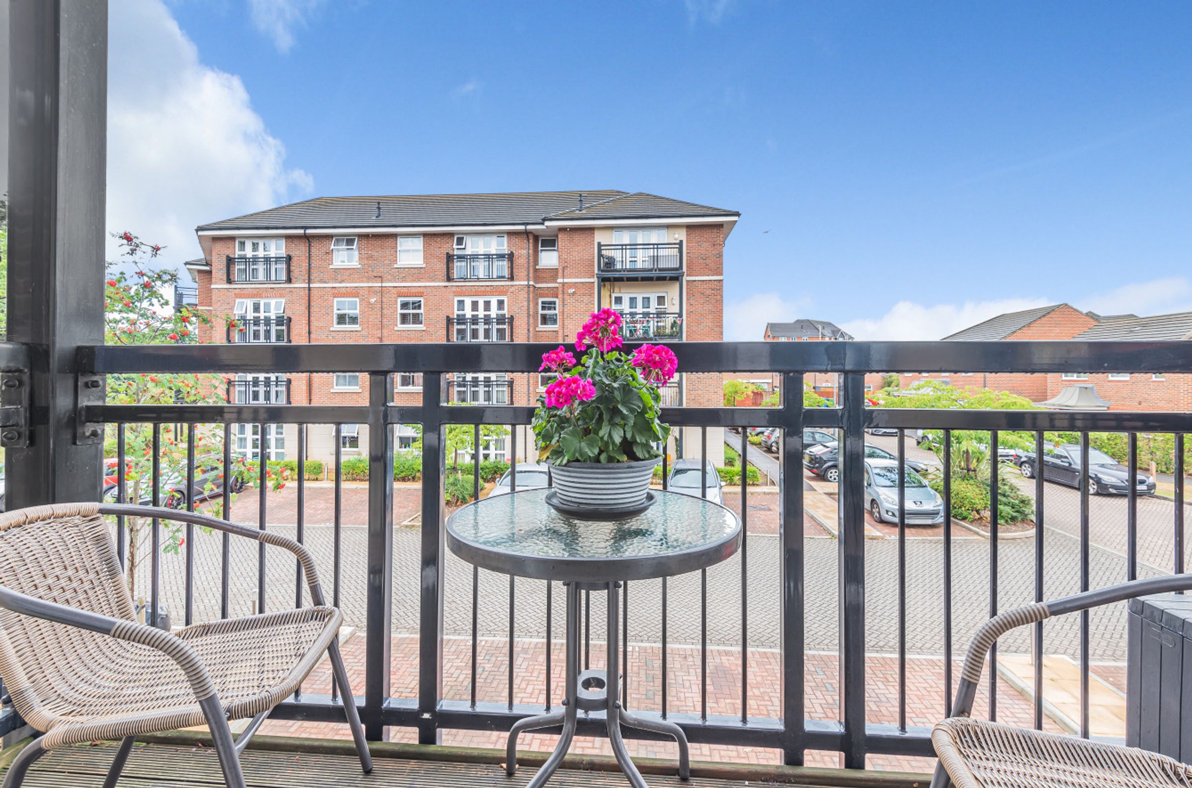 GU14 6FZ 2 bedroom apartment in Farnborough Hampshire Share to Buy