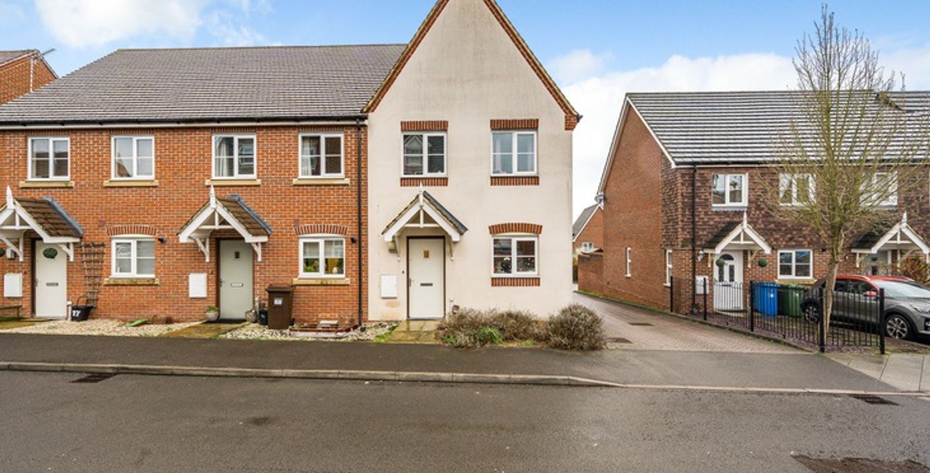 RG12 8BD 2 bedroom house in Bracknell Share to Buy