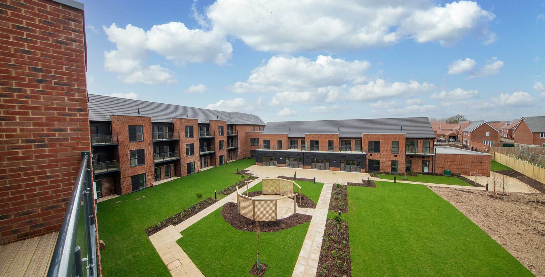 Monaveen, PO20 3AR 2 bed apartment in Eastergate West Sussex