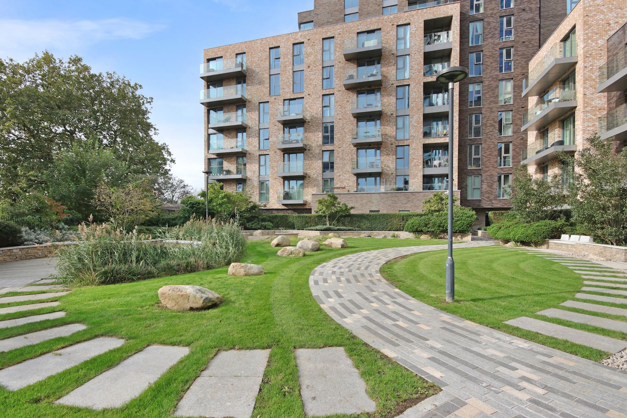 N4 2BX 1 bedroom apartment in Hackney Share to Buy