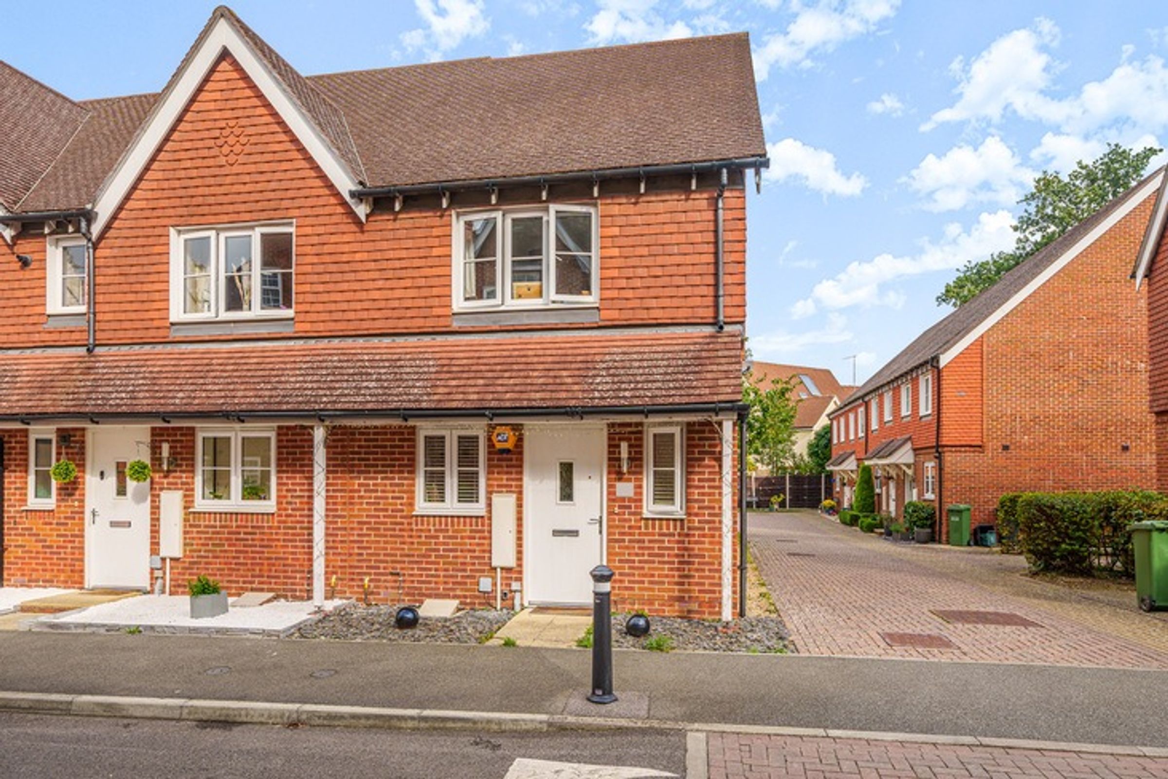 RH6 9FB 2 bedroom house in Horley Share to Buy