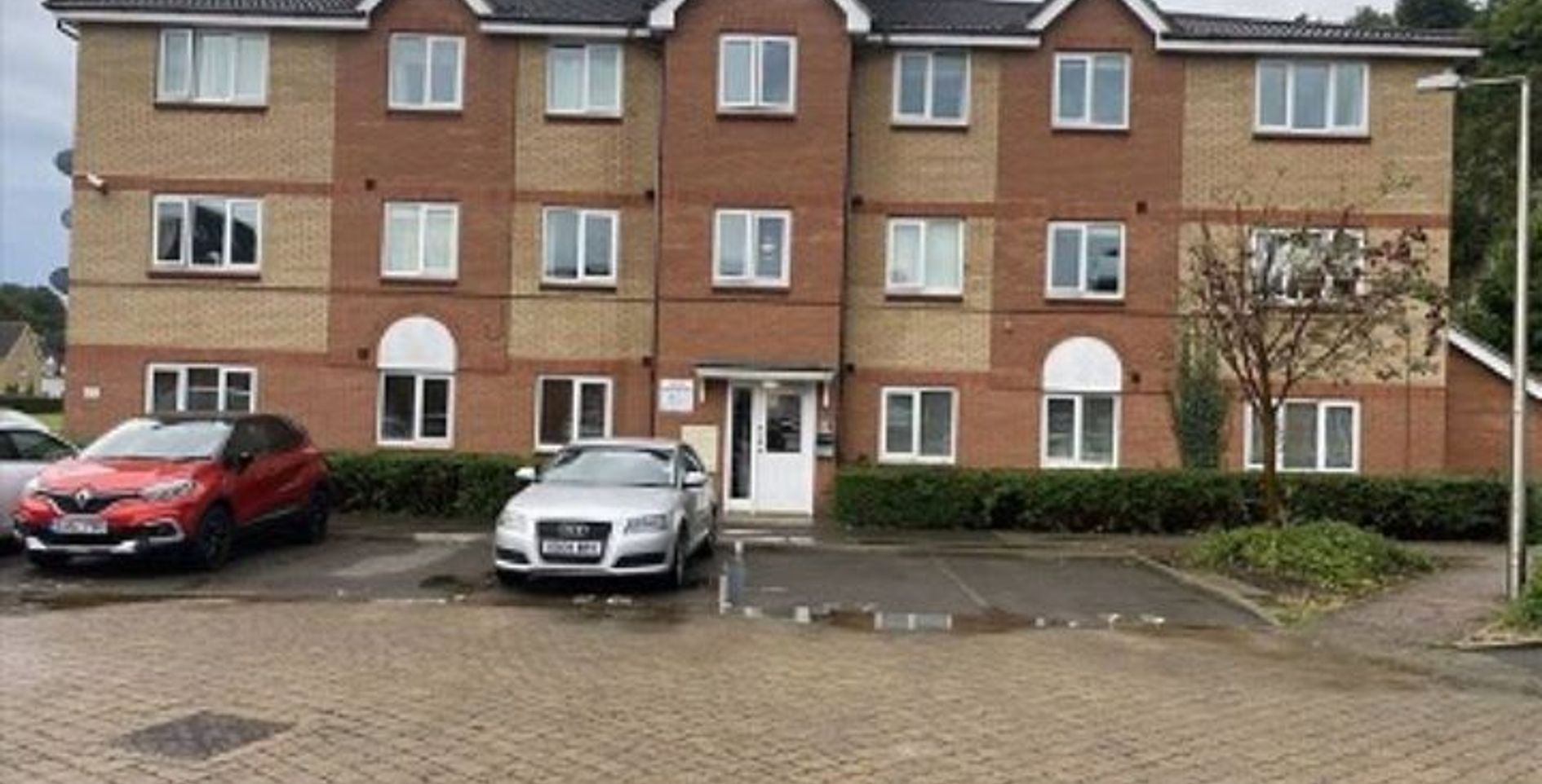 RM16 6EY 2 bedroom apartment in Chafford Hundred Thurrock Share