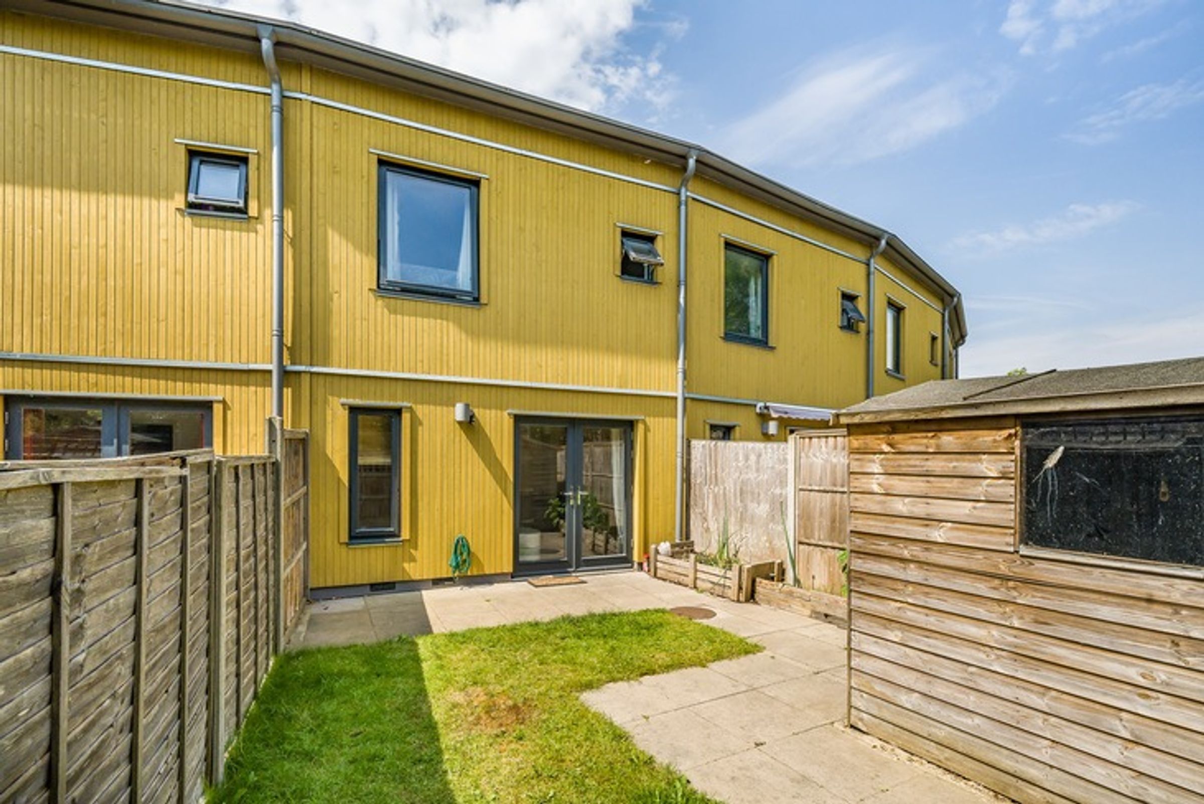 HP19 8HJ 2 bedroom house in Aylesbury Share to Buy