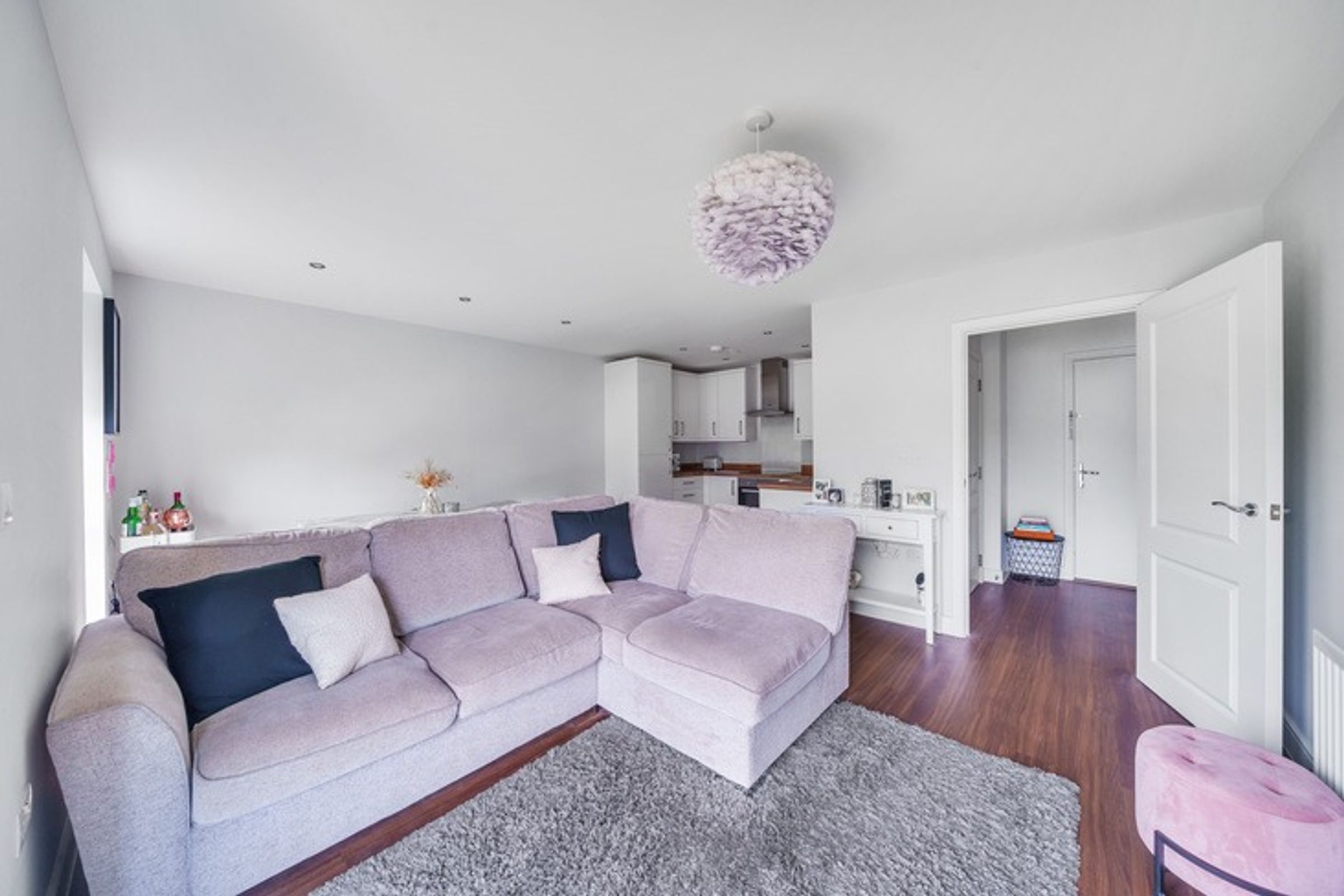 KT15 2FL 1 bedroom apartment in Addlestone Share to Buy