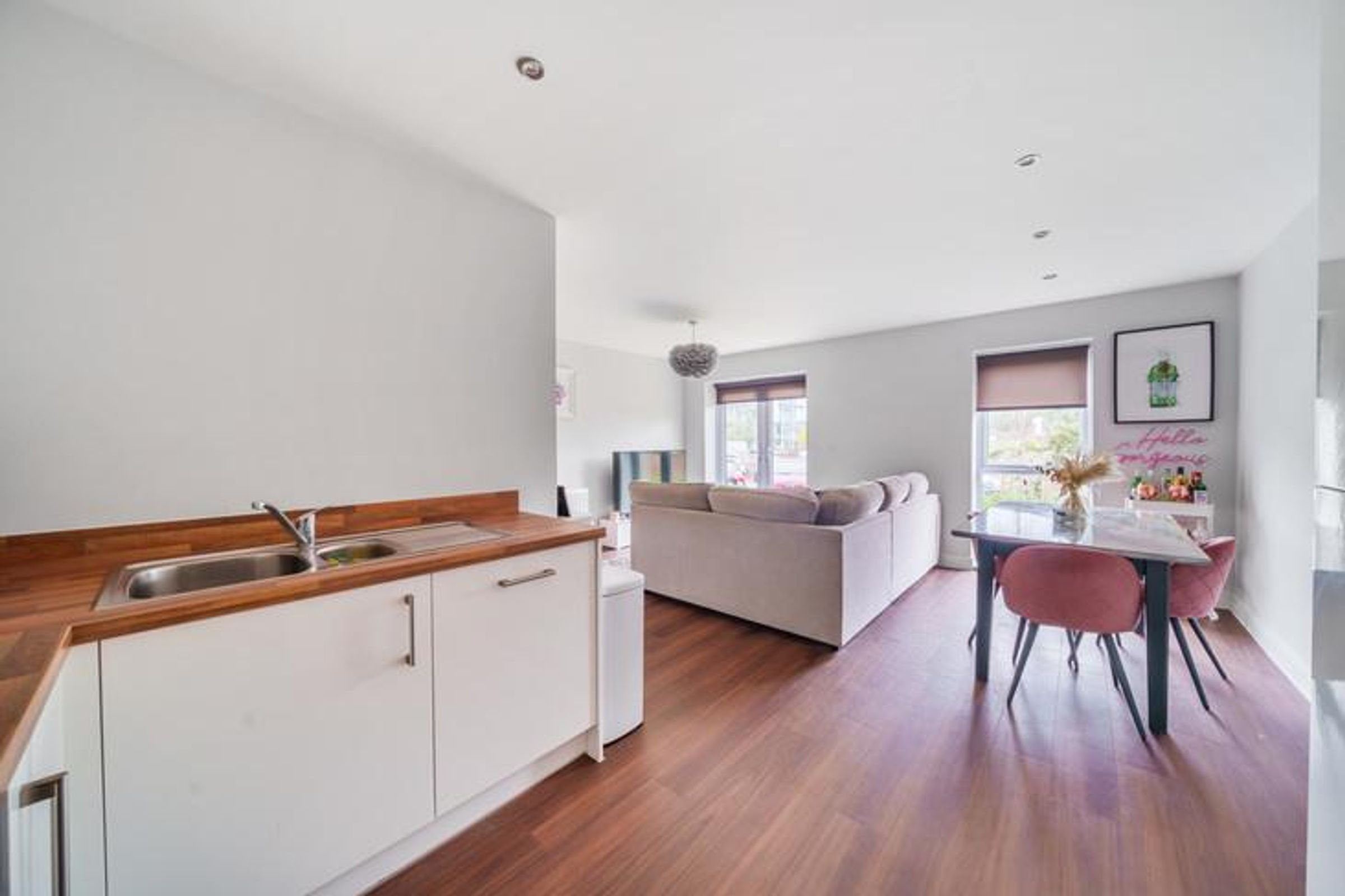 KT15 2FL 1 bedroom apartment in Addlestone Share to Buy