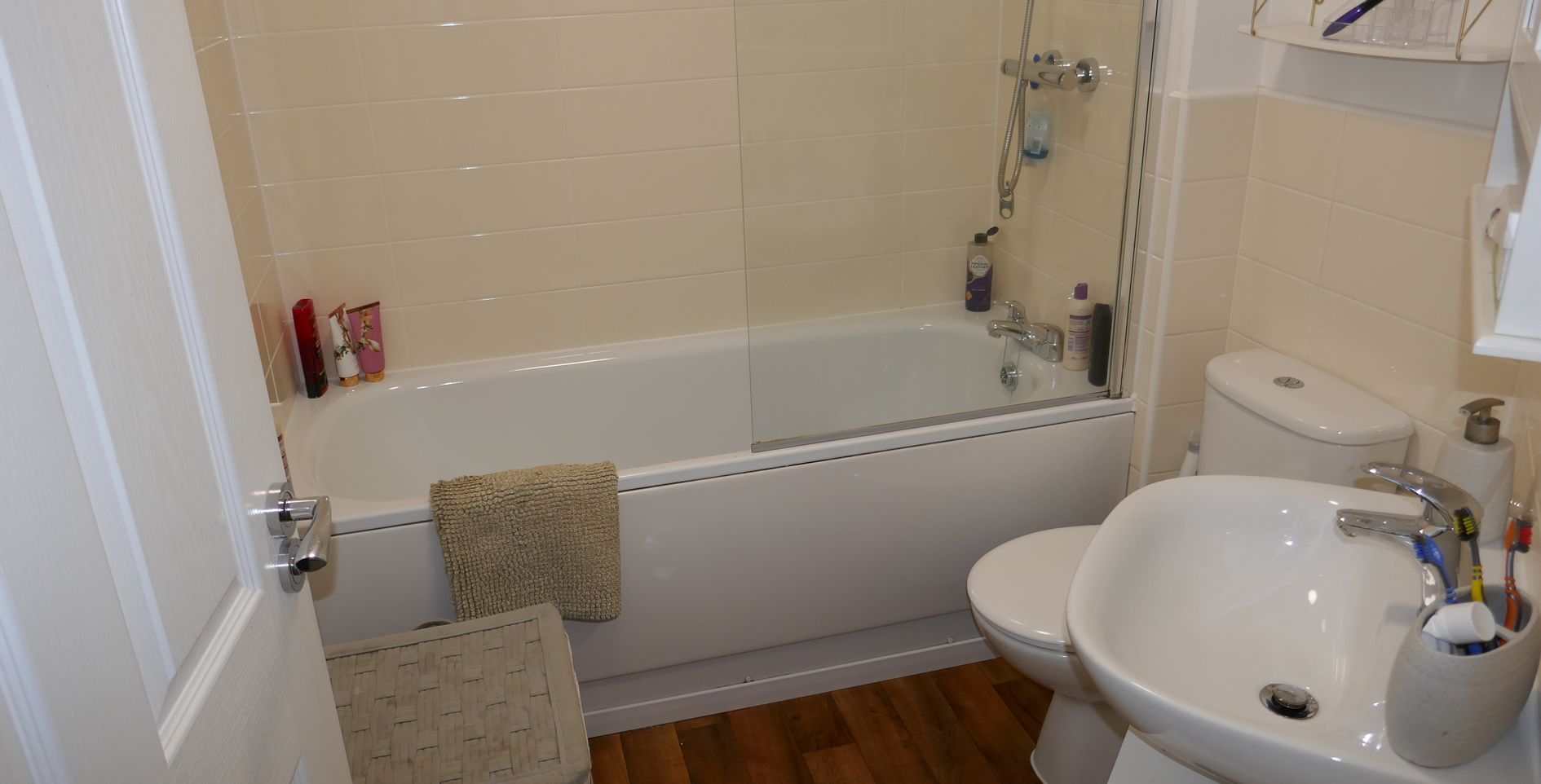 CV22 7YA 3 bedroom house in Rugby Warwickshire Share to Buy