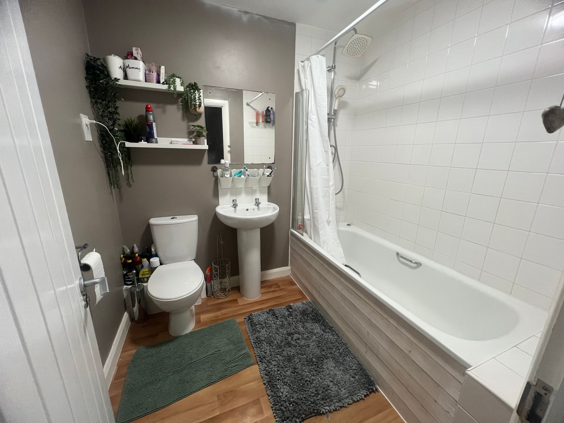 GU16 6EF 2 bedroom house in Camberley Surrey Share to Buy