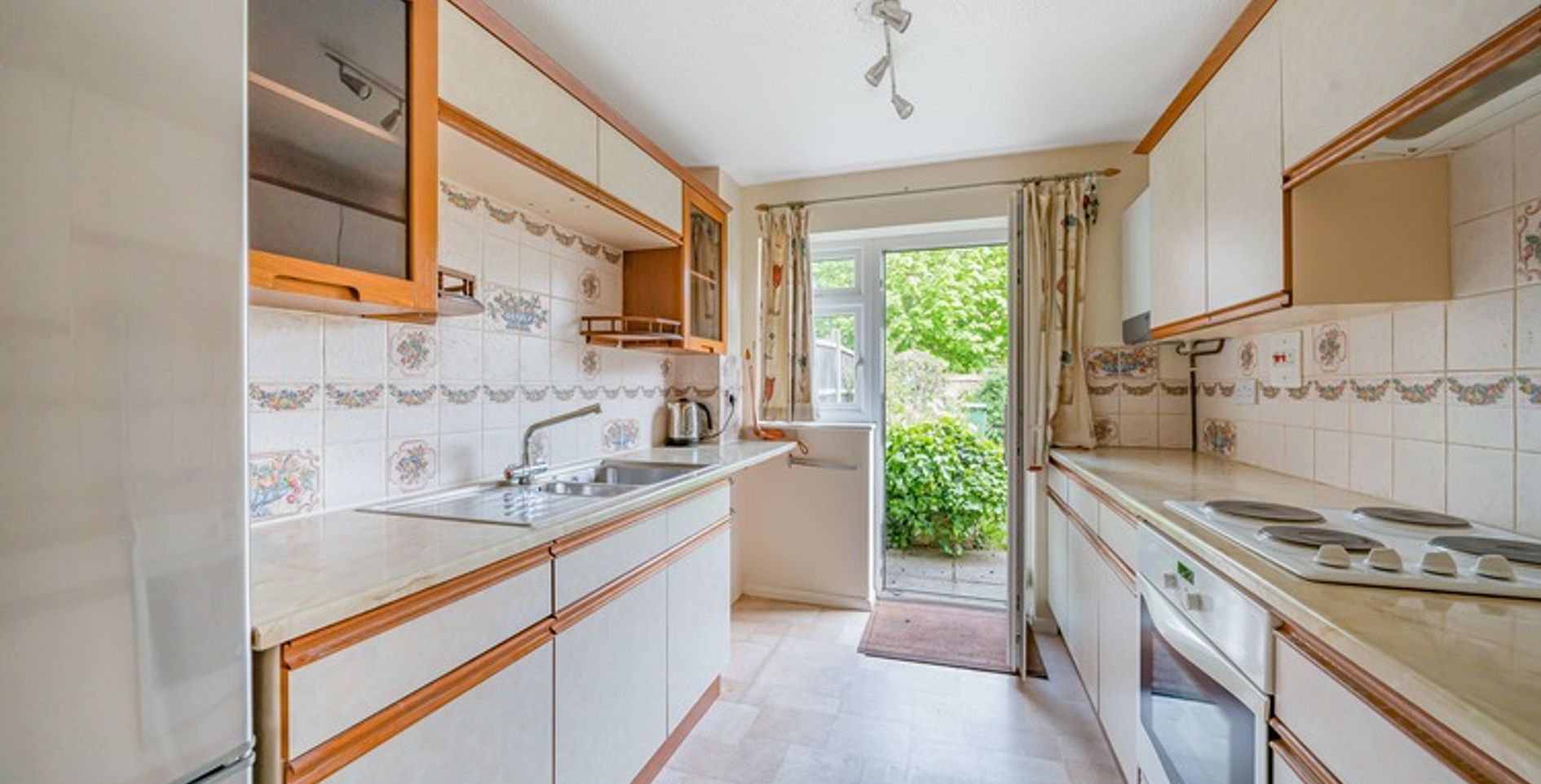 KT12 2NJ 3 bedroom house in WaltononThames Share to Buy