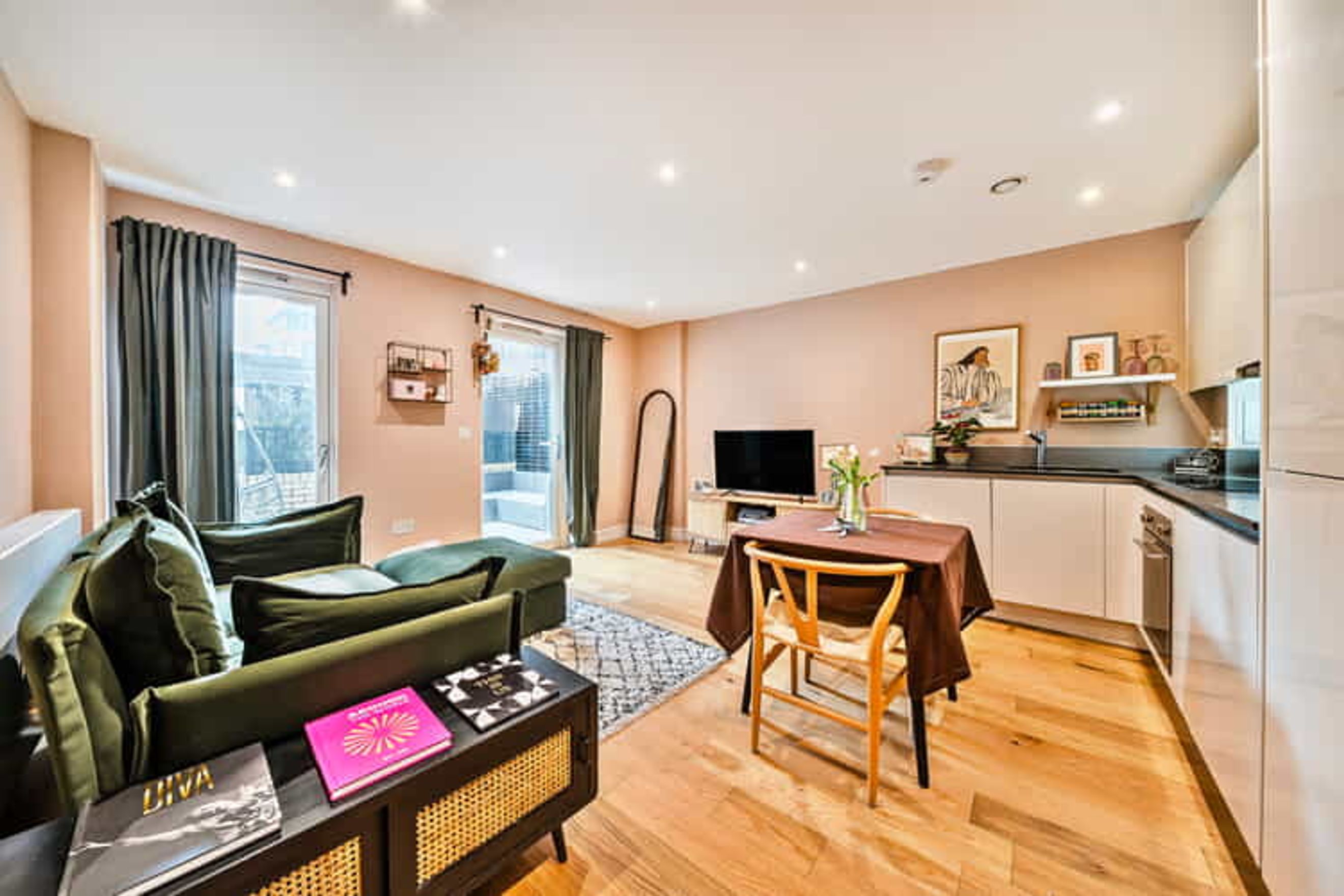 Property photo 2 of 17 for Bradley Road, Clapham