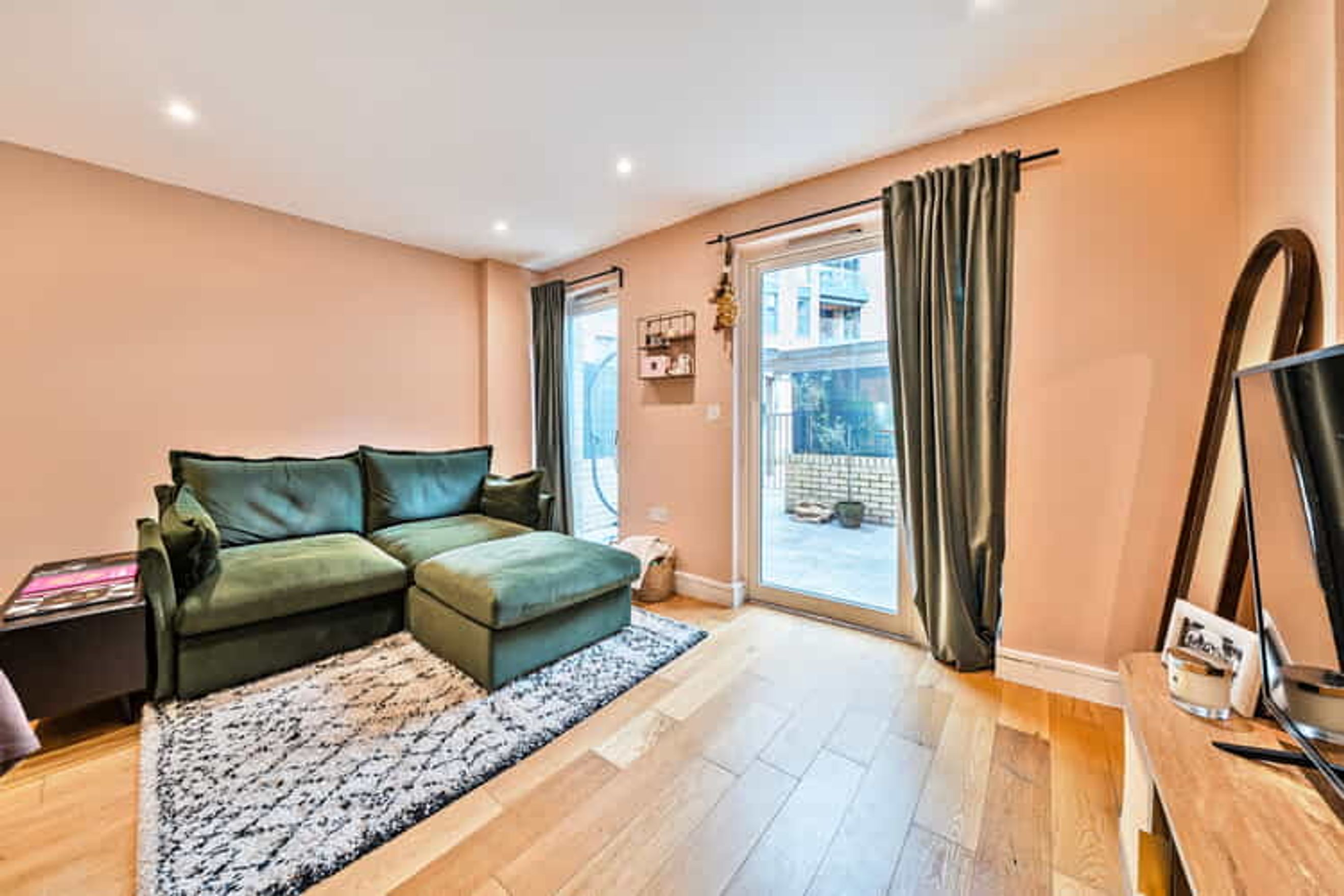 Property photo 4 of 17 for Bradley Road, Clapham