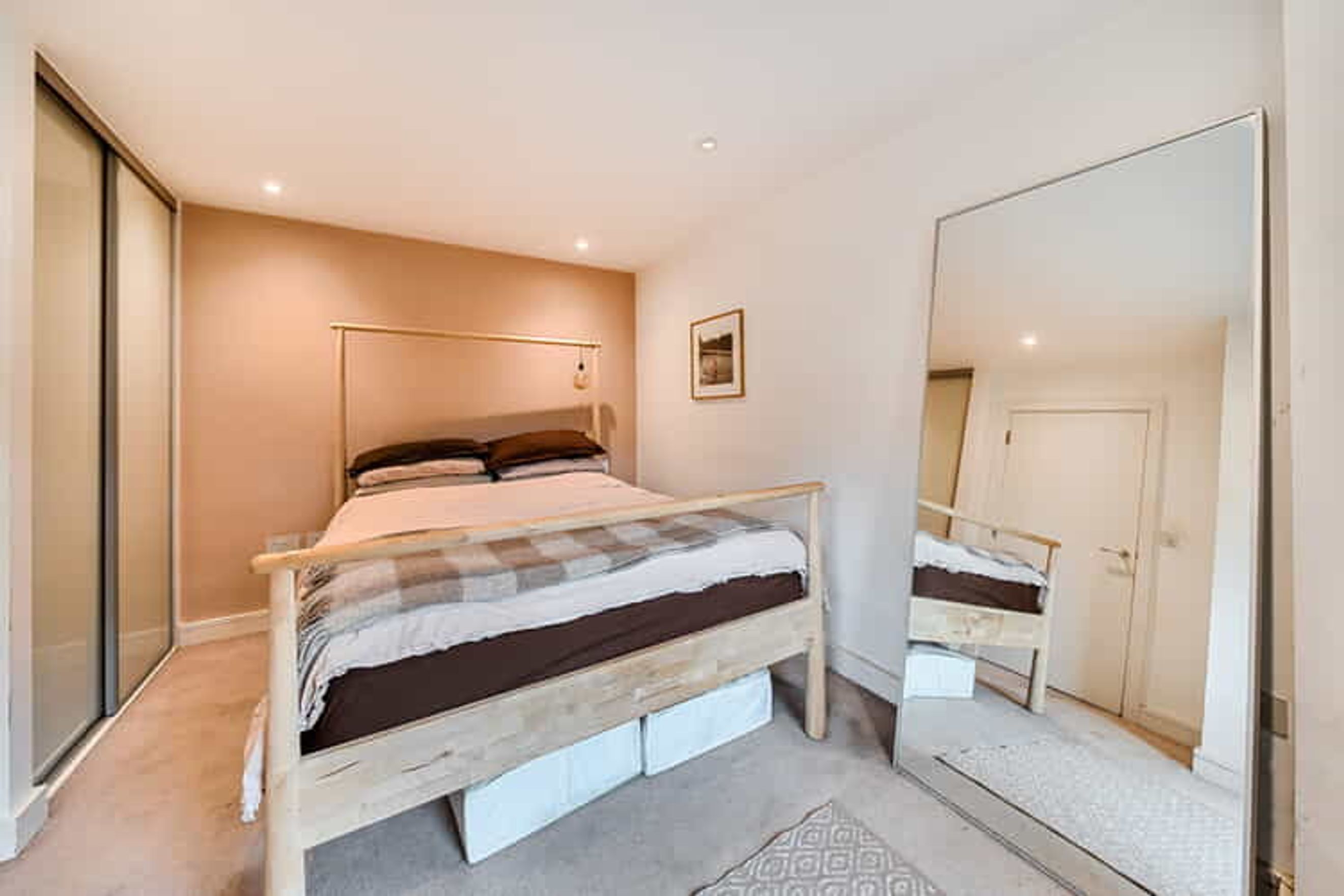 Property photo 7 of 17 for Bradley Road, Clapham