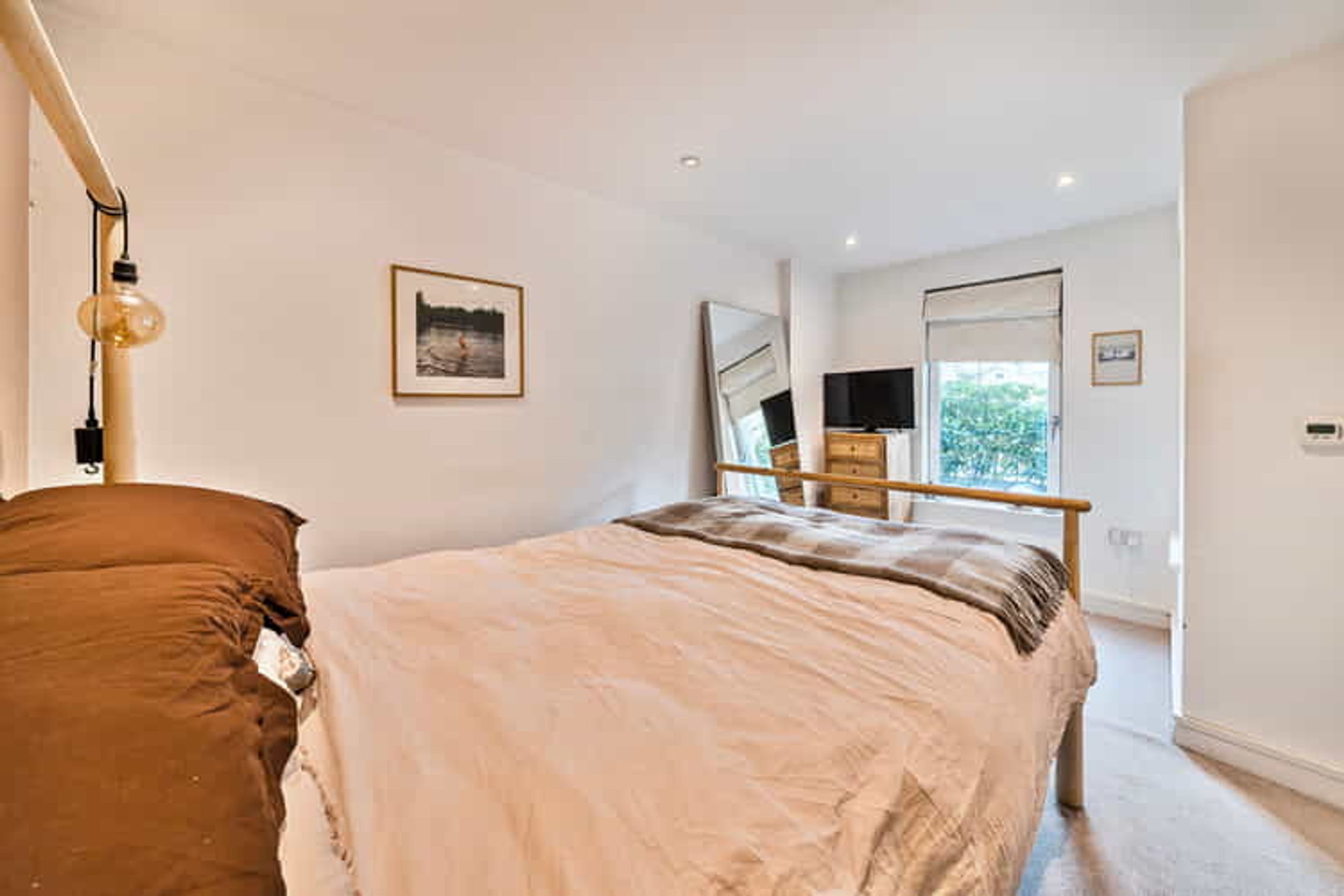 Property photo 8 of 17 for Bradley Road, Clapham