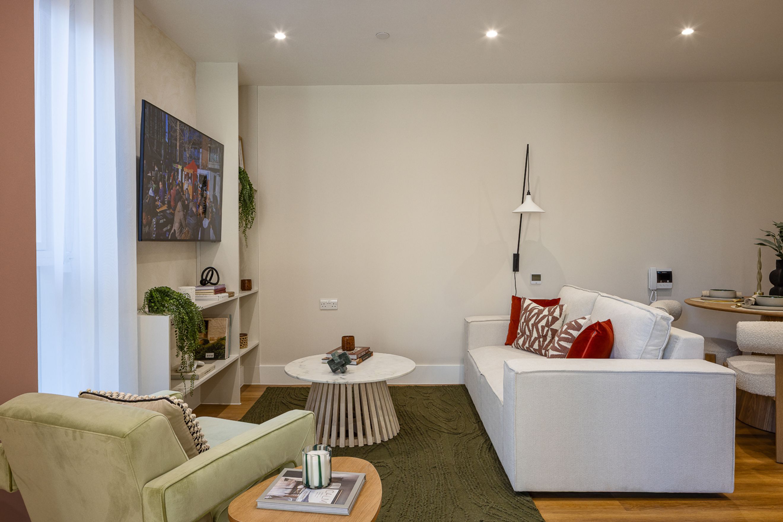 Property photo 4 of 22 for 46 Lower Road, Rotherhithe