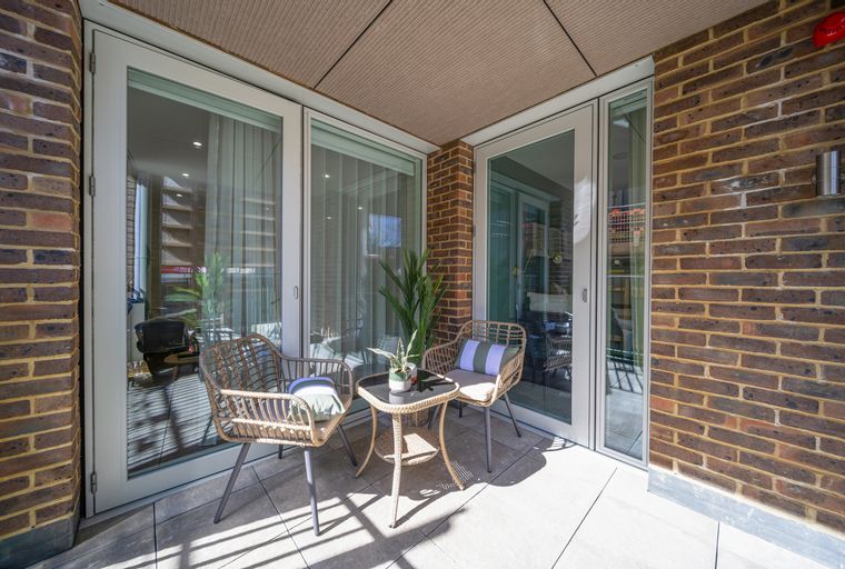 Property photo 8 of 22 for 46 Lower Road, Rotherhithe