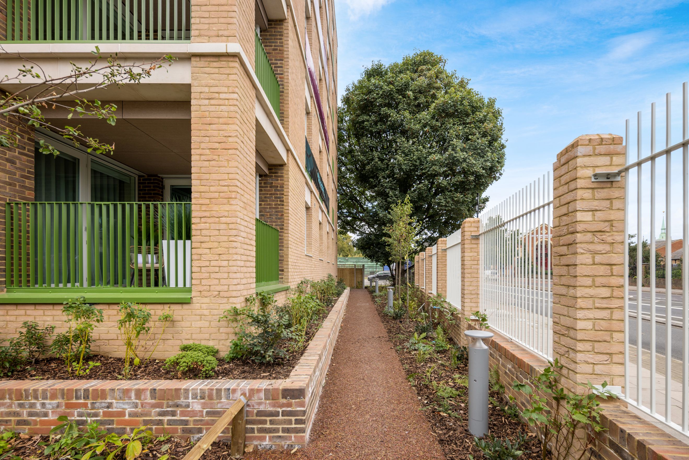 Property photo 14 of 22 for 46 Lower Road, Rotherhithe