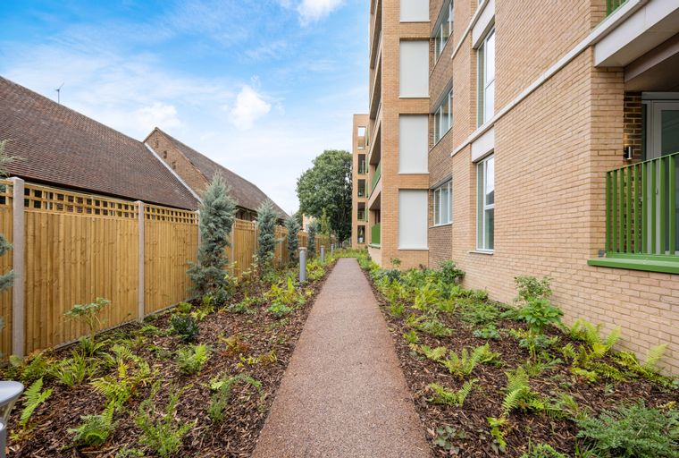 Property photo 13 of 22 for 46 Lower Road, Rotherhithe