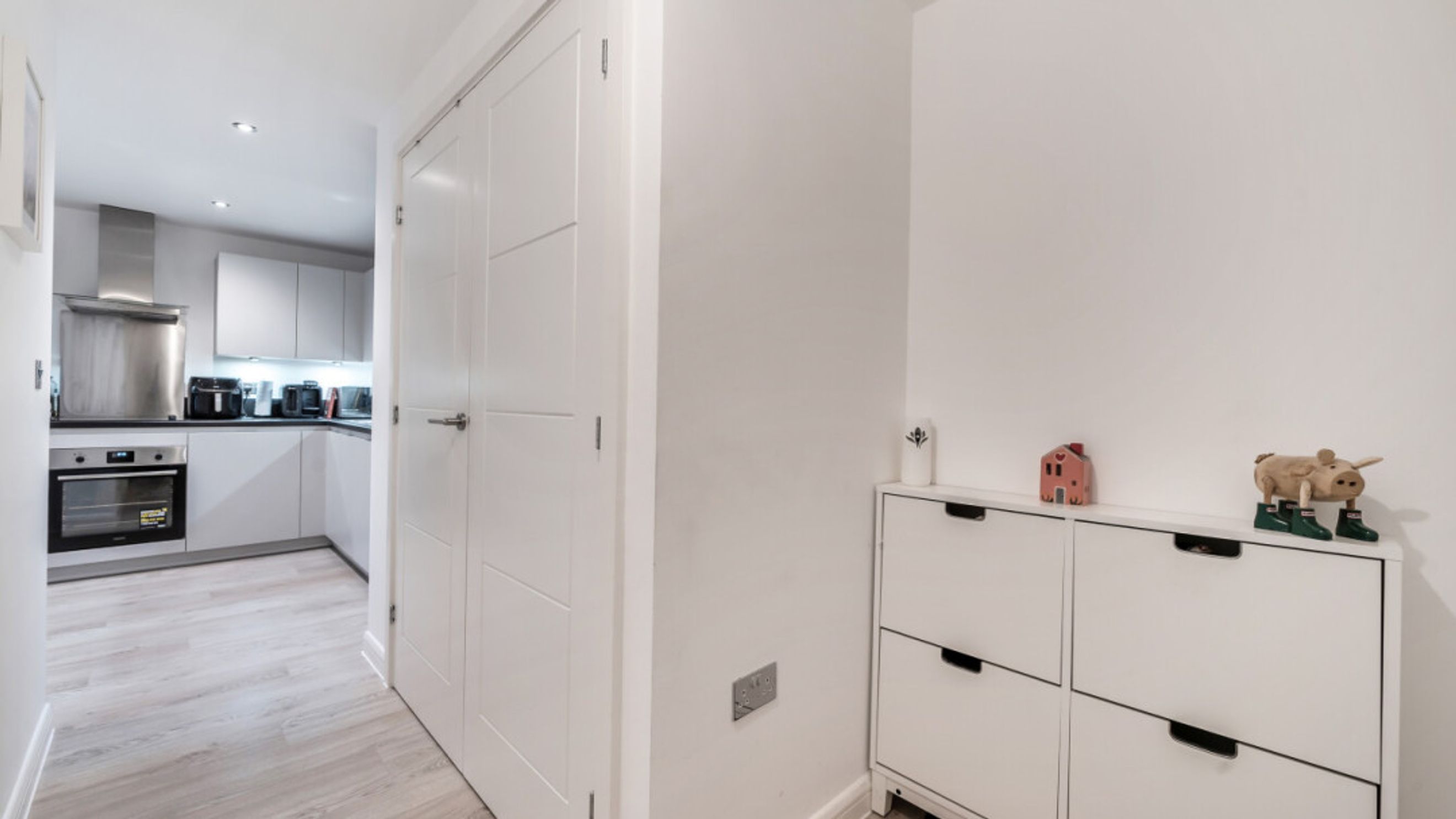 Property photo 11 of 34 for Chiffon Apartments, 3 Cendal Crescent, Whitechapel,  