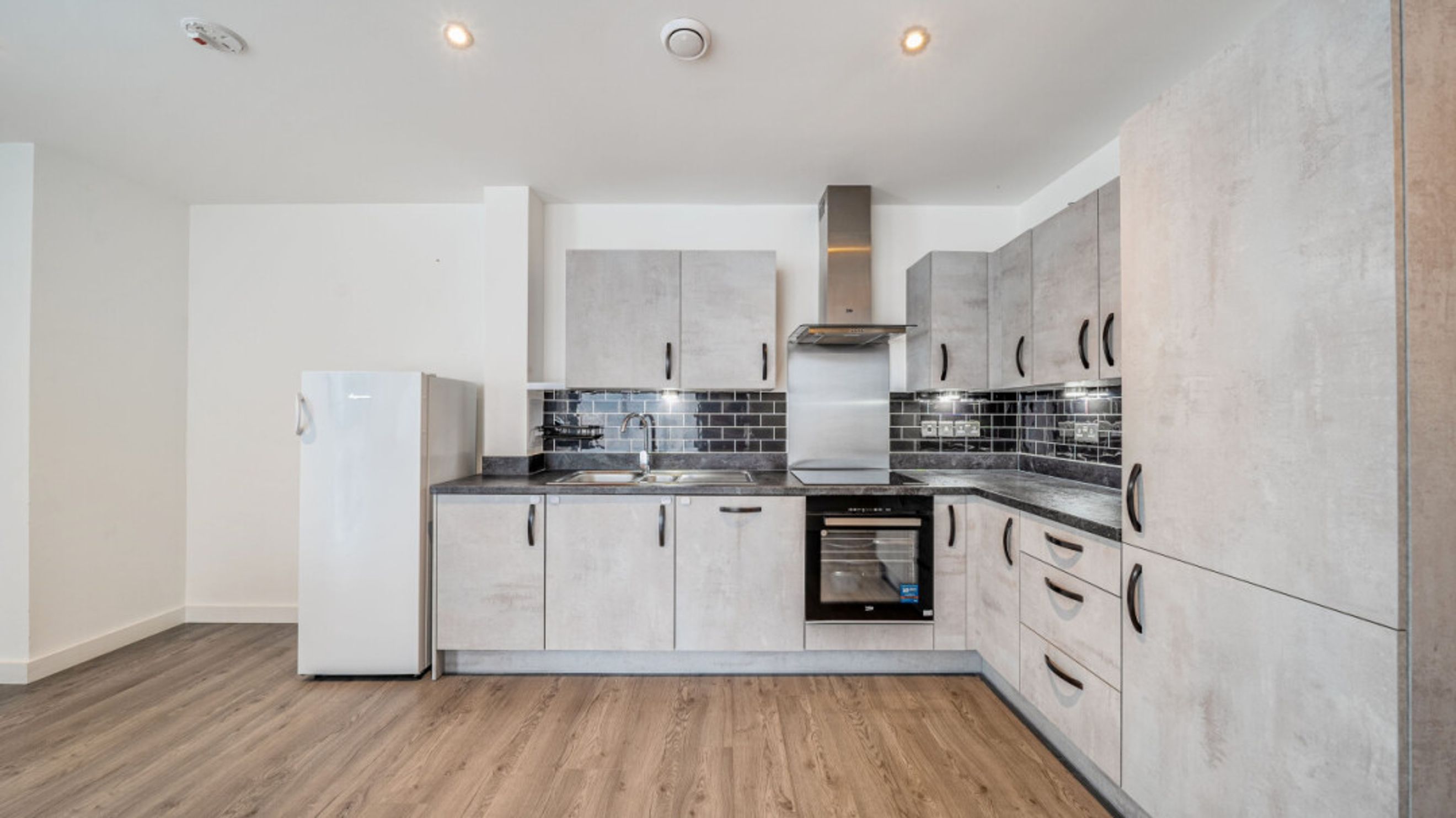 Property photo 19 of 27 for Verona House, Versailles Road, Beam Park,  