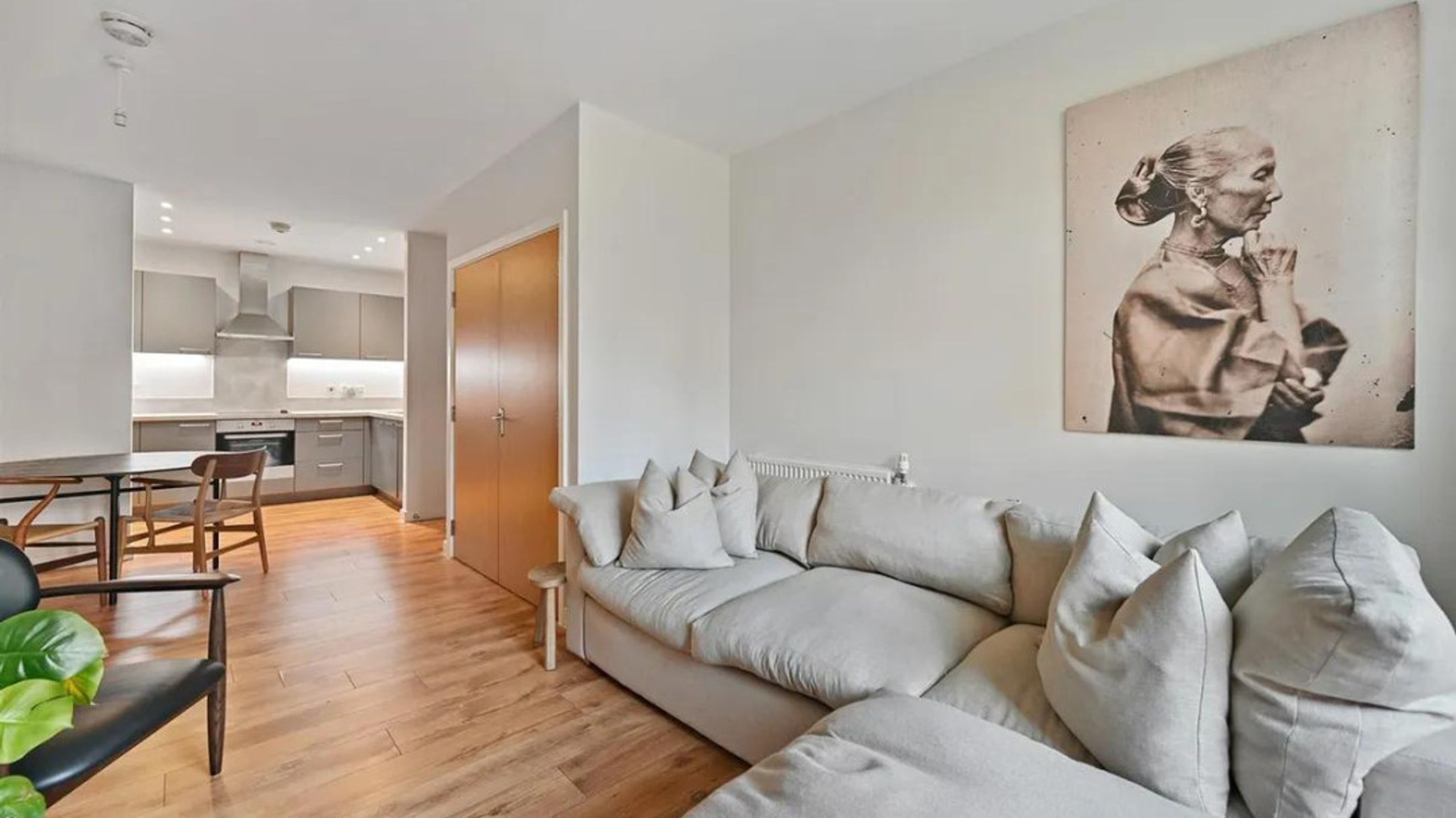 Property photo 4 of 16 for London NW3 7AW, London,  